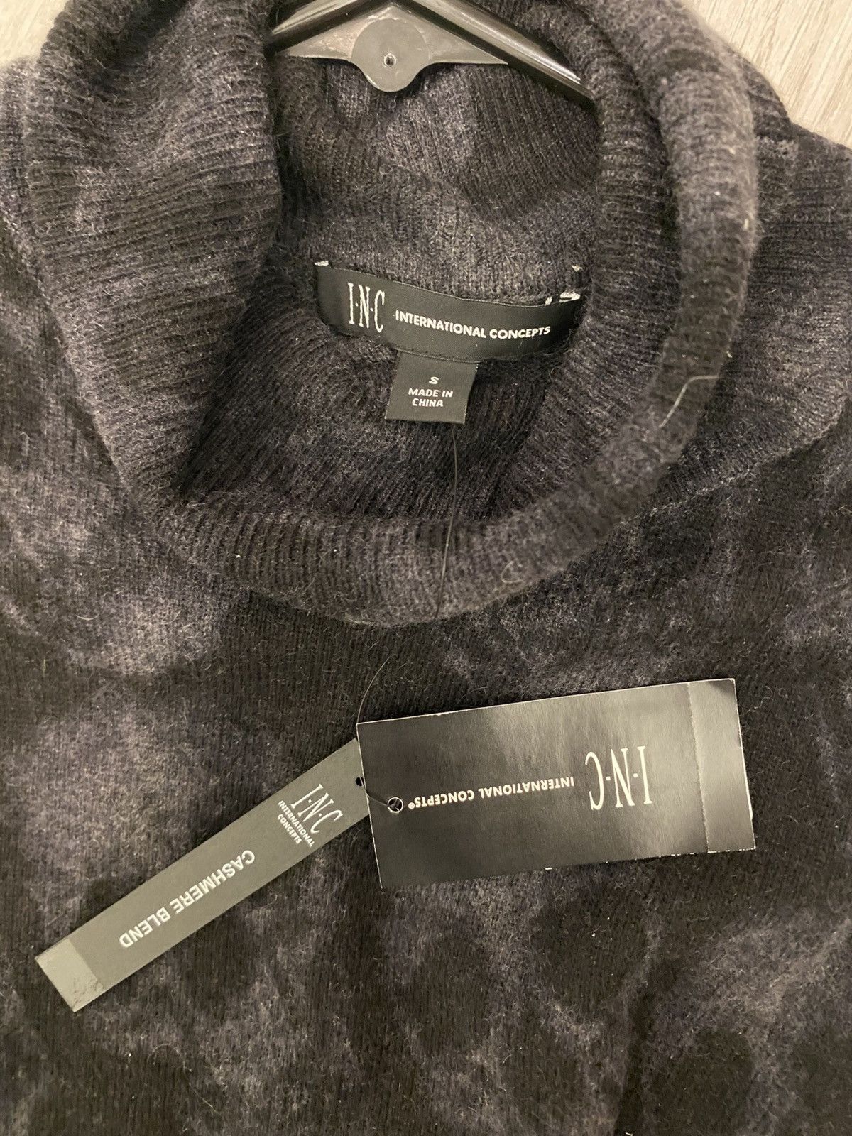 I.N.C International Concepts I.N.C. Cashmere Skull Turtleneck Size US S / EU 44-46 / 1 - 3 Thumbnail