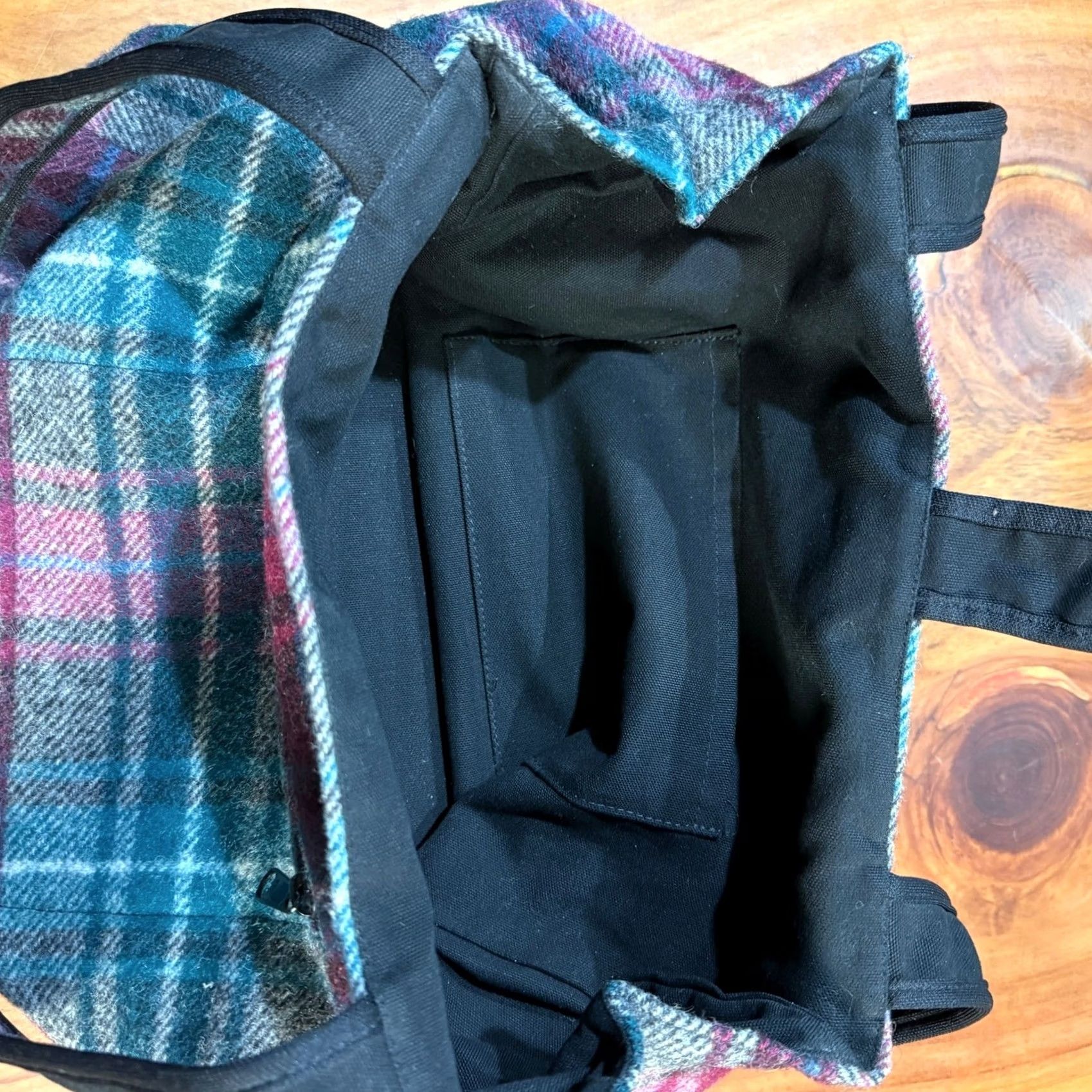 Johnson Woolen Mills Johnson Woolen Mills Tote Bag Medium Tartan Plaid CottonWool Snap Purple Wool Size ONE SIZE - 5 Thumbnail