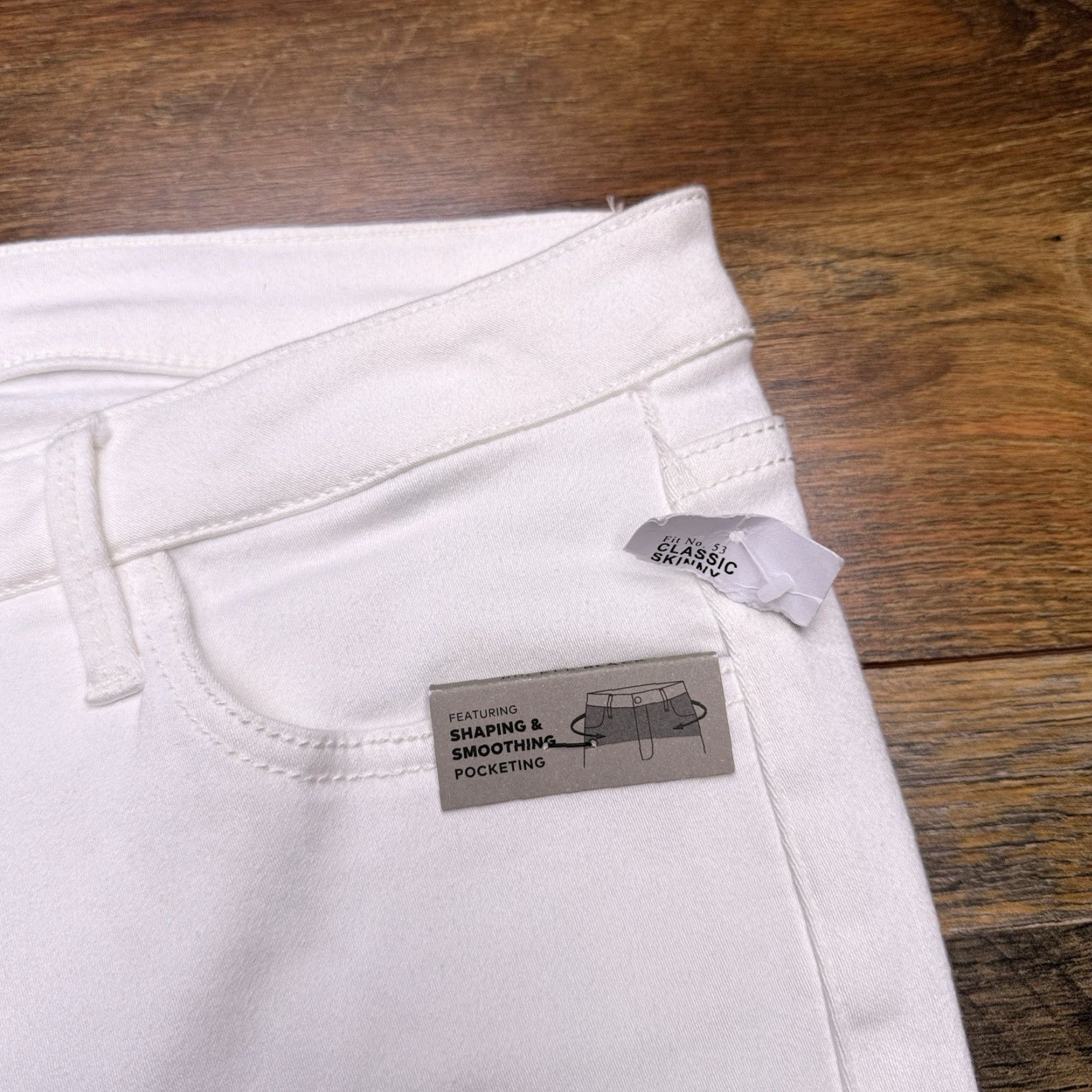 Vintage Buckle White Classic Skinny Jeans Womens 30x30 Stretch Fit Zip Button 5-Pocket Denim Regular 30 Inseam City Logo New with Tags Size 30" / US 8 / IT 44 - 3 Thumbnail