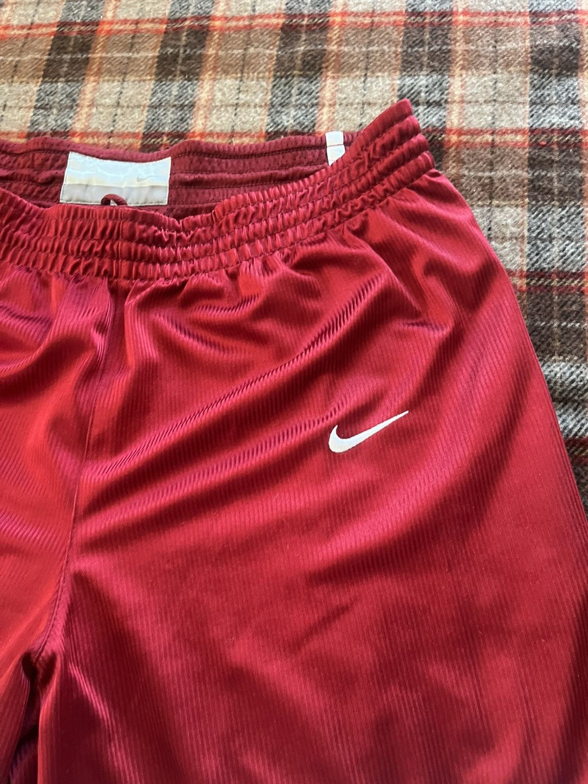 Nike Vintage 2000’s Y2K Nike Reversible Basketball Shorts mens 34 Size US 34 / EU 50 - 3 Thumbnail