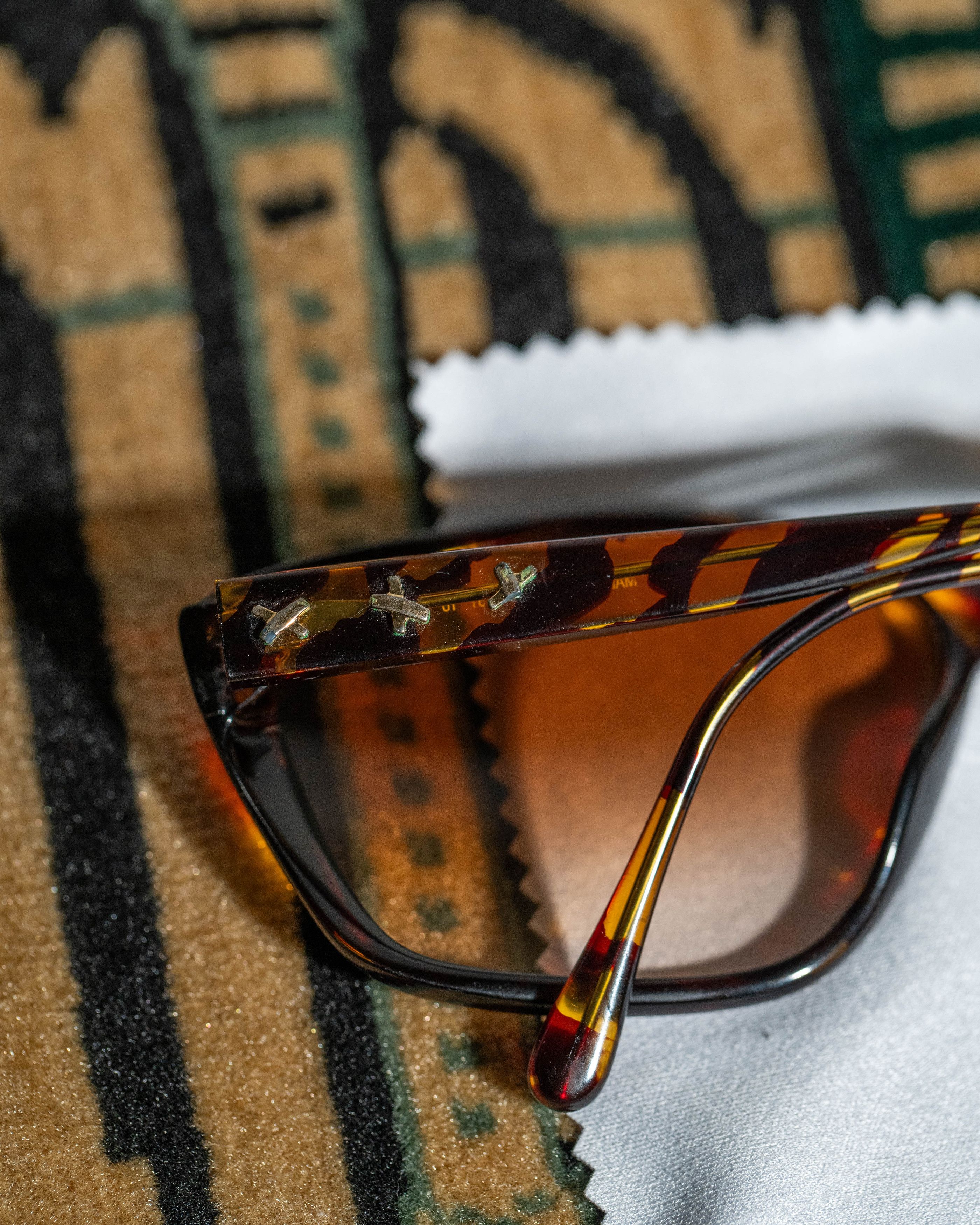 Paloma Picasso Vintage Paloma Picasso 3751 tortoise sunglasses Size ONE SIZE - 5 Thumbnail