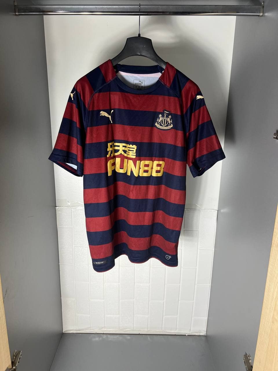 Puma VINTAGE PUMA FC NEW CASTLE UNITED ENGLAND SOCCER JERSEY Y2K Size US L / EU 52-54 / 3 - 1 Thumbnail
