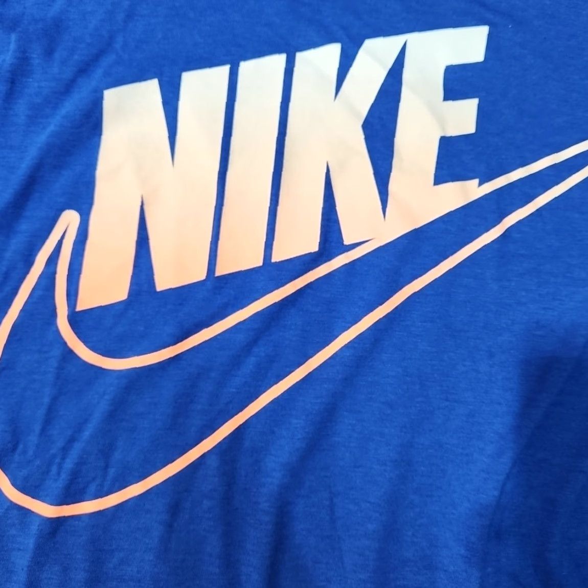 Nike Nike Shirt Women XL Blue w/ Pink Ombre Fade Logo Loose Fit Round Neck Regular Short Sleeve T-Shirt Nike Brand Size XL / US 12-14 / IT 48-50 - 2 Thumbnail