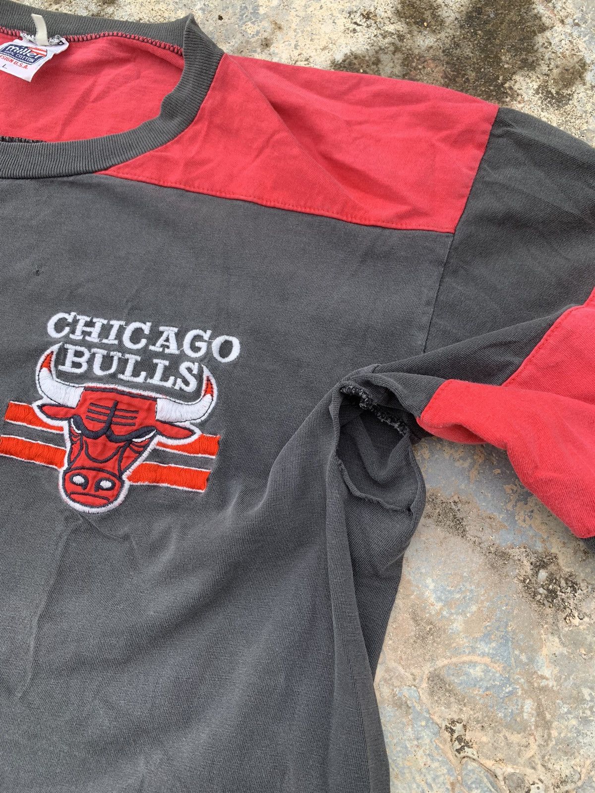 NBA × Vintage Vintage distressed Chicago Bulls Tees Size US L / EU 52-54 / 3 - 5 Thumbnail