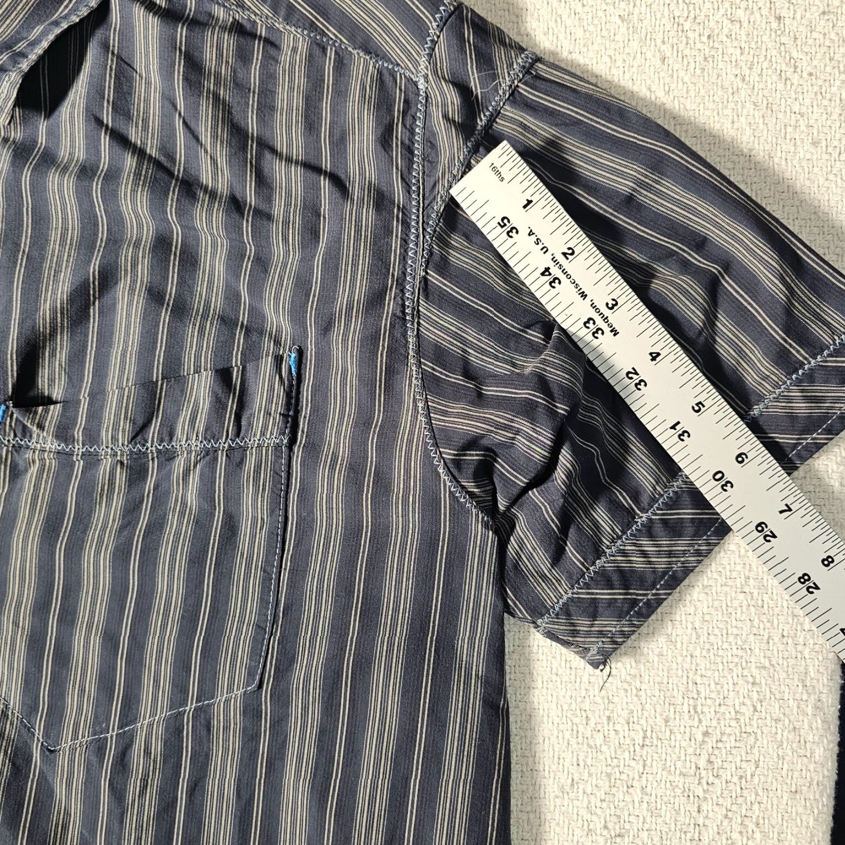 Vintage Kuhl Men's Medium Navy Stripe Nylon Hiking Shirt Button Up Short Sleeve Pocket Size US M / EU 48-50 / 2 - 6 Thumbnail