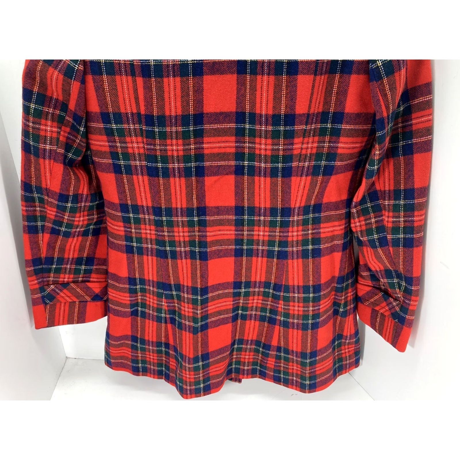 Pendleton Pendleton Wool Jacket Women Size 12 Red Plaid 4 Button Vintage USA 100% Wool Jacket Womens Red Plaid USA 12 Vintage Pendleton Wool Jacket Size XL / US 12-14 / IT 48-50 - 7 Thumbnail