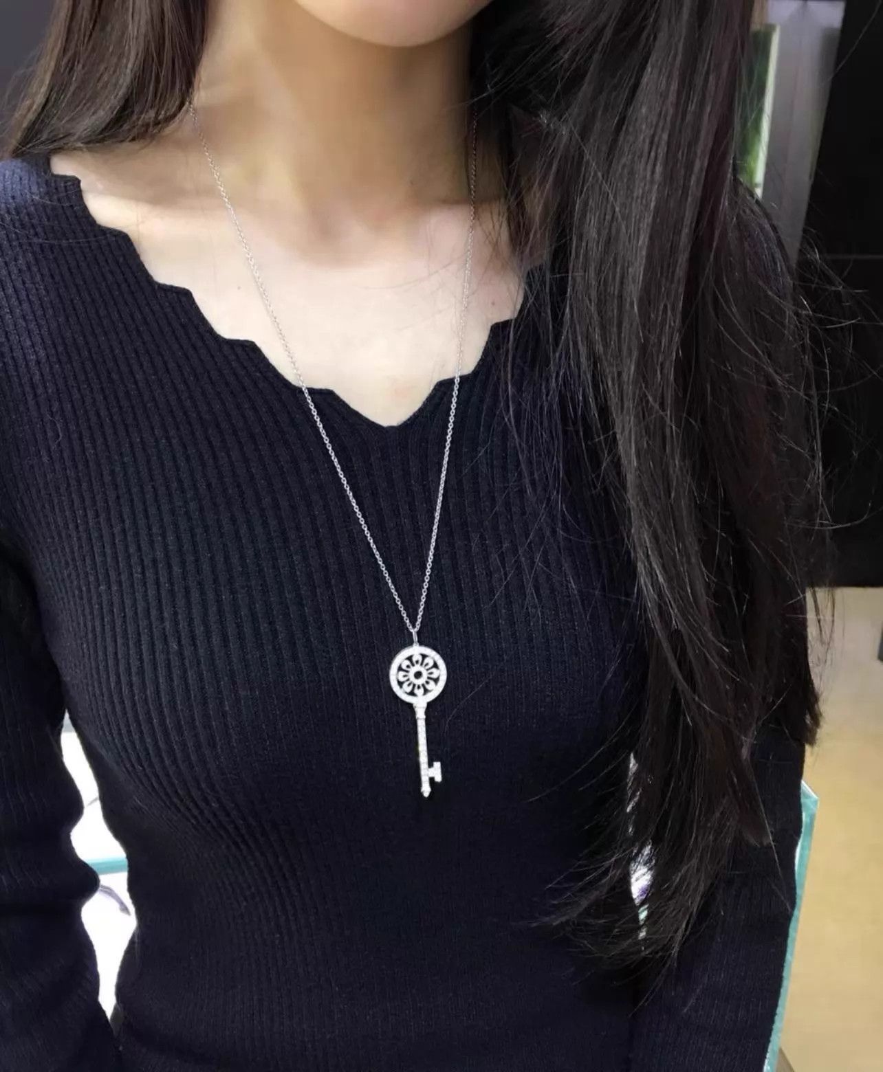 Tiffany & Co. Tiffany Keys Sunflower Diamond Petal Key Necklace Size ONE SIZE - 8 Thumbnail