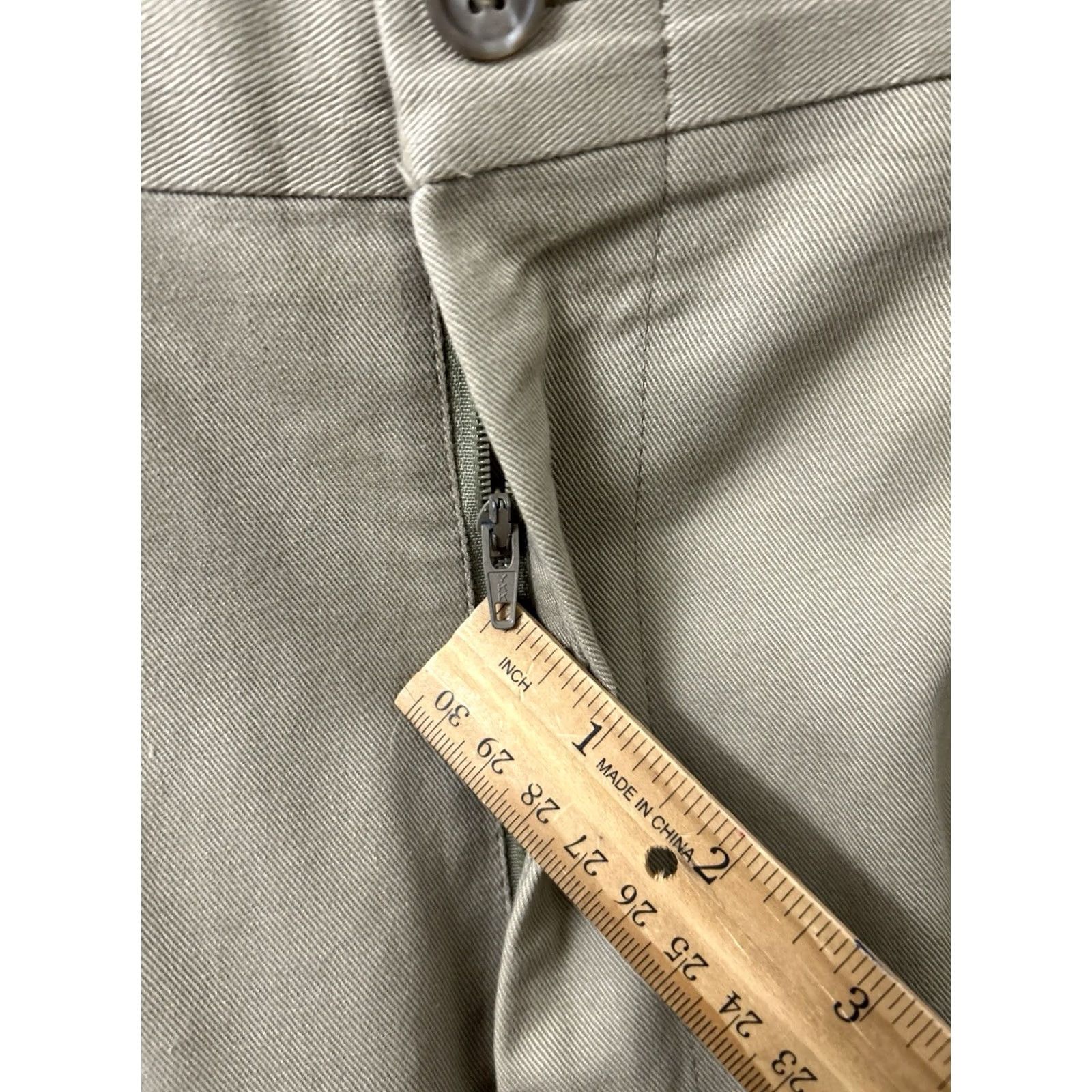 Vintage VINTAGE LL Bean Pants Mens 36x31 Khaki Chino Pleated Straight Leg Wool? No, Cotton Beige Tan 5-Pocket Zipper Button Classic Slim? (Please ignore) Size US 36 / EU 52 - 5 Thumbnail