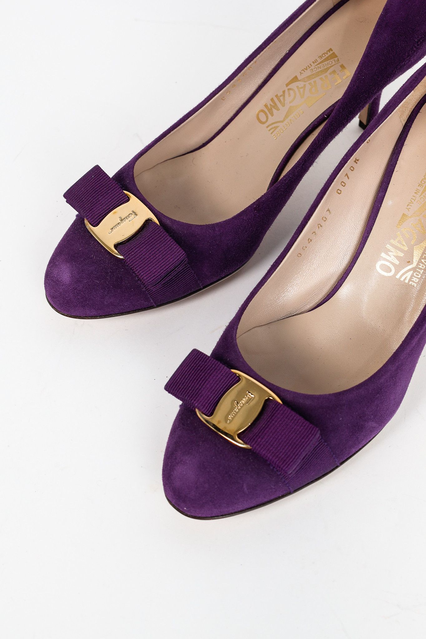 Salvatore Ferragamo Salvatore Ferragamo Purple Suede Vara-Bow Pumps Size US 8 / IT 38 - 6 Thumbnail