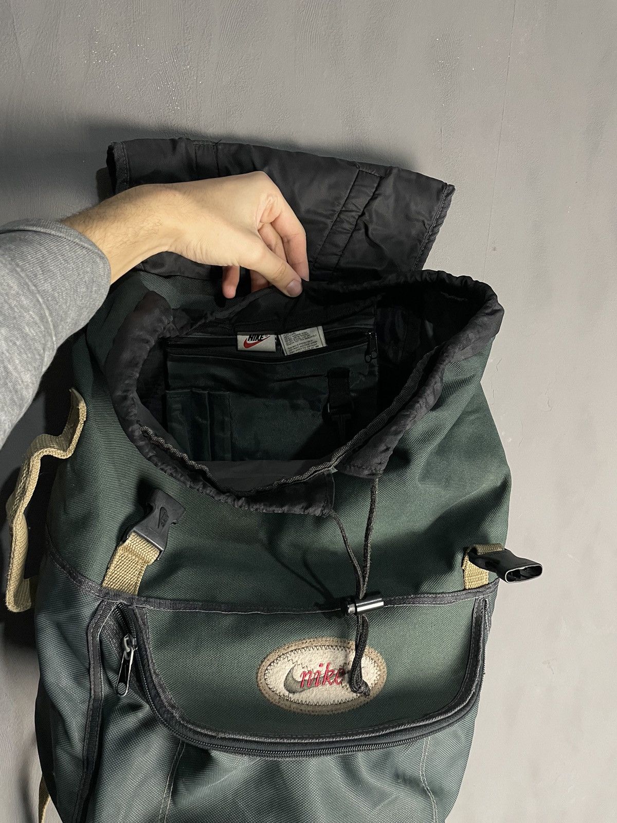 Nike Rare Nike Vintage Backpack Size ONE SIZE - 8 Thumbnail