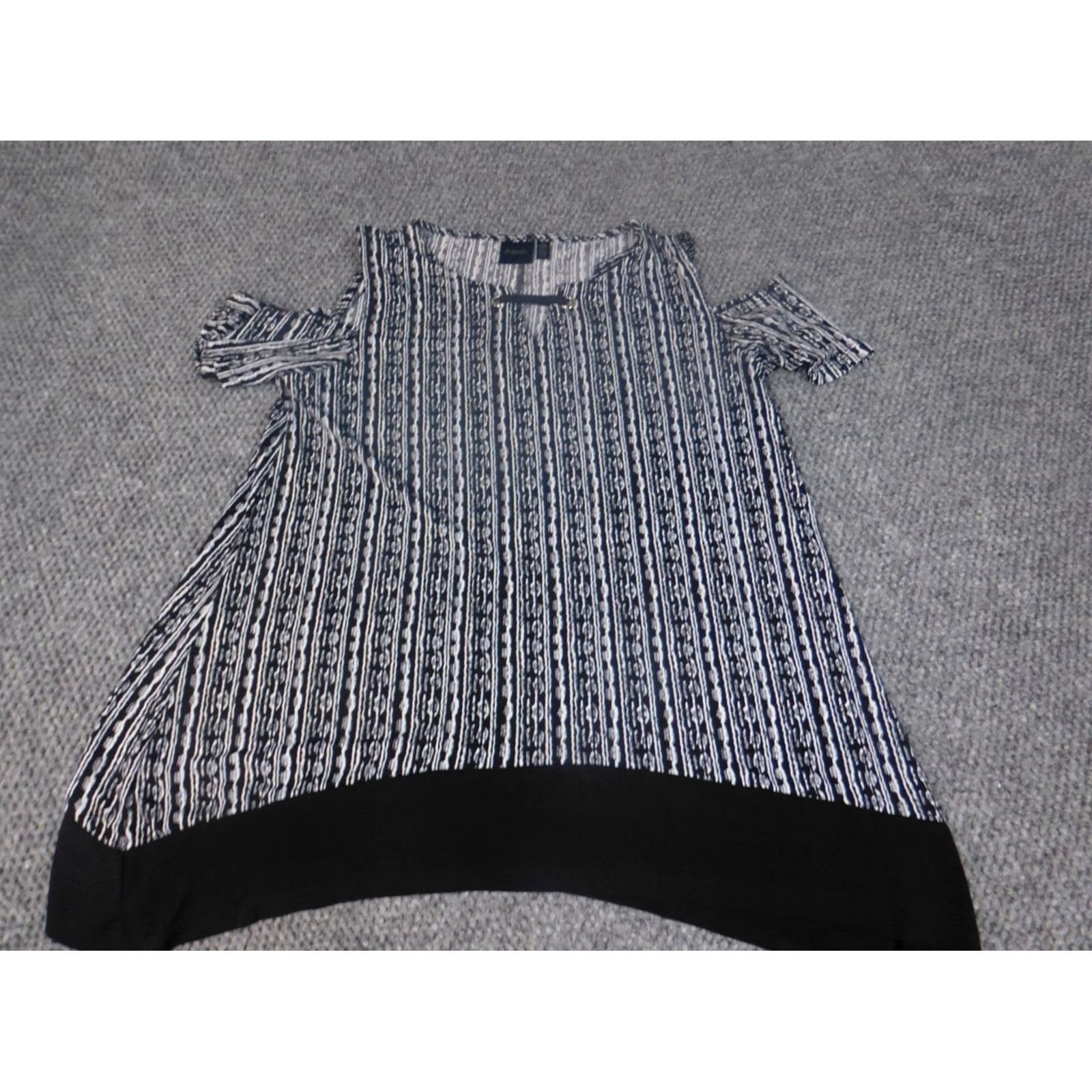Vintage Rafaella Blouse Womens S Black Striped Crew Neck Short Sleeve Pullover Stretch Regular Button Polyester Rayon Lightweight Casual Shirt Size S / US 4 / IT 40 - 2 Thumbnail