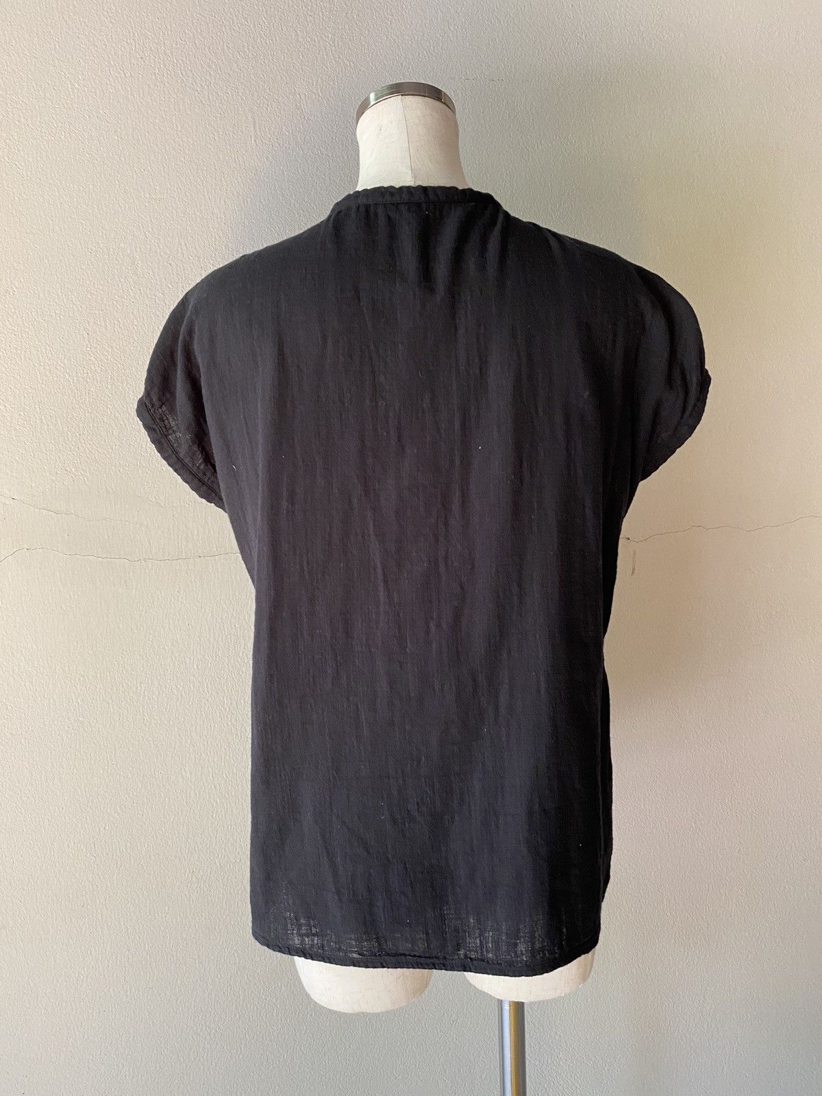 Issey Miyake Plantation Black Buttoned V-Neck Blouse Size M / US 6-8 / IT 42-44 - 2 Thumbnail