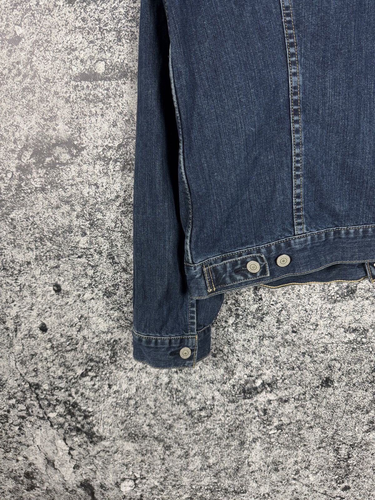 Levi's Vintage Clothing Men’s Levi’s Vintage 90s Denim Trucker Jacket Jean Size L Size US L / EU 52-54 / 3 - 12 Thumbnail