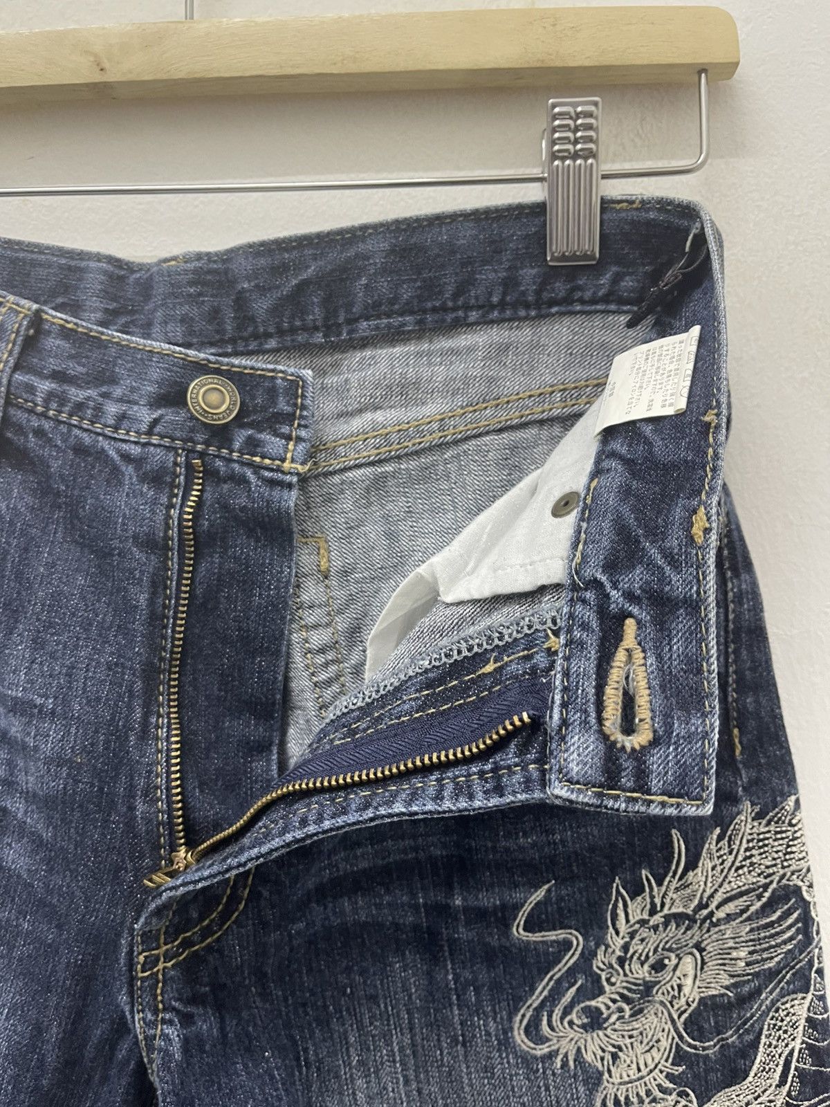 Le Grande Bleu (L.G.B.) Rare Vintage JAPANESE SUKAJAN Dragon Embroidery Jorts Size US 26 / EU 42 - 6 Thumbnail