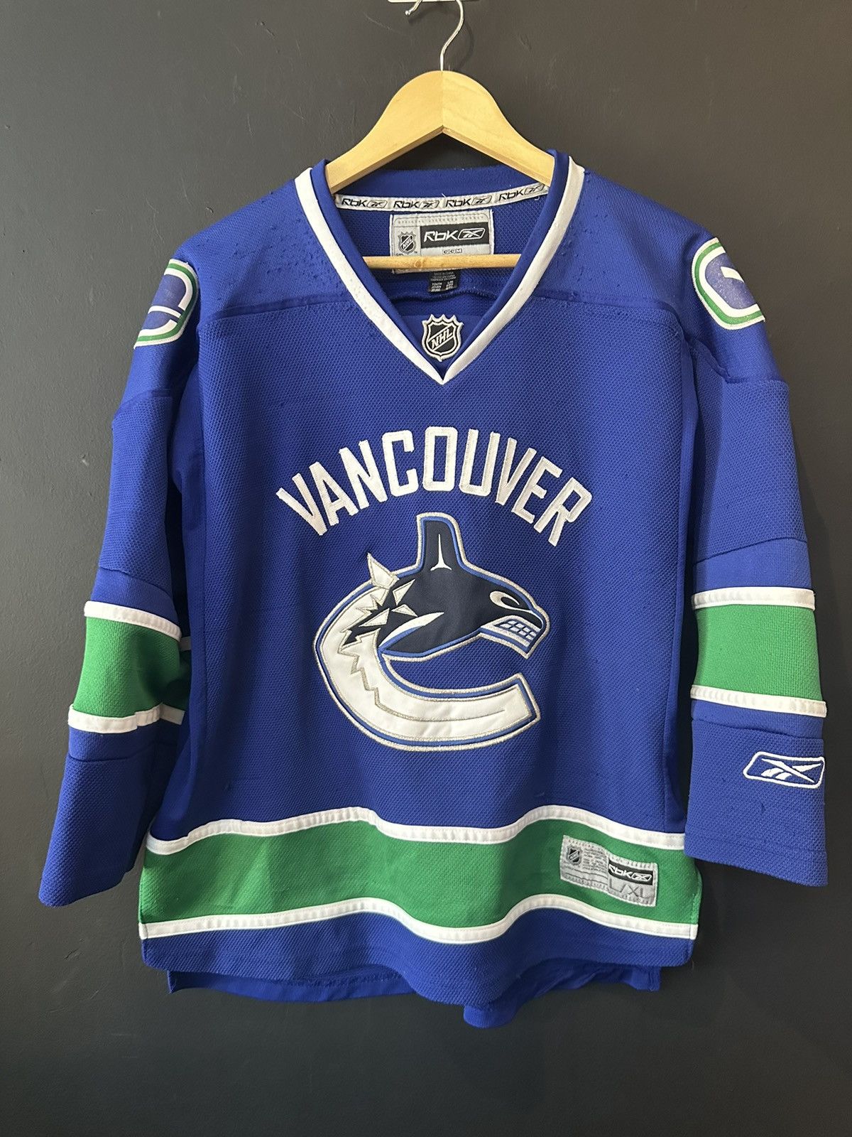 Kanye West × NHL NHL Vancouver Canucks Vintage Ice Hockey Jersey Size US M / EU 48-50 / 2 - 1 Thumbnail