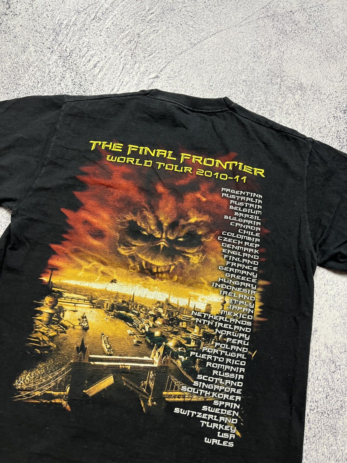 Band Tees × Iron Maiden × Vintage Vintage Iron Maiden The Final Frontier Tour Tee T-Shirt 2010 Size US M / EU 48-50 / 2 - 13 Thumbnail