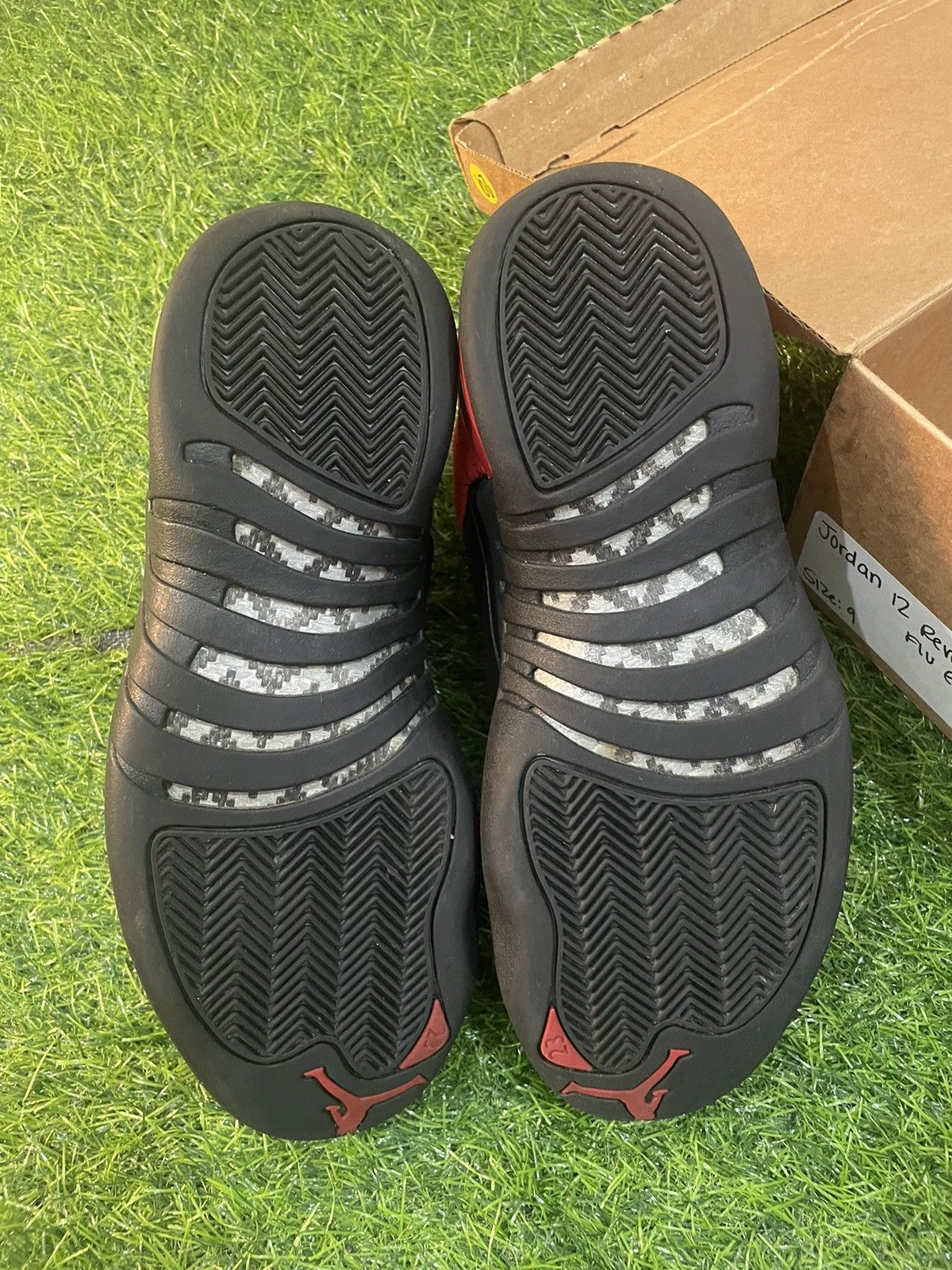 Jordan Brand Jordan 12 reverse flu game Size US 9 / EU 42 - 5 Thumbnail