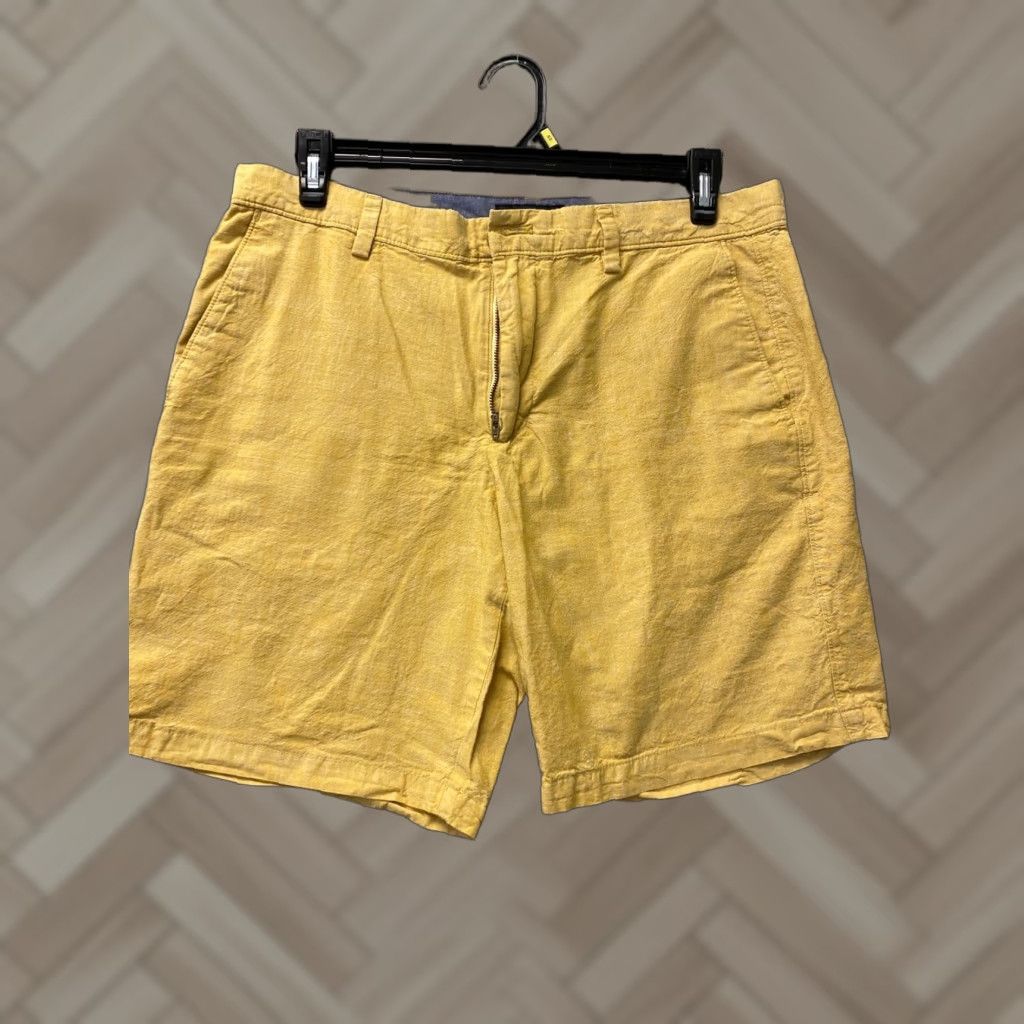 Banana Republic Banana Republic Shorts Men Size 35 Yellow Flat Front Chino Casual Golf Tennis /63-41 Size US 35 - 1 Thumbnail