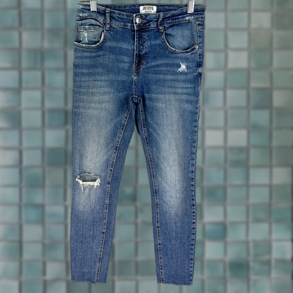 Zara ZARA Trafaluc Slim Ankle Distressed Denim Jeans Womens 6 Blue Medium Wash Inseam 26in Mid Rise 8.5-10.5in Full Length Style: Ankle Size 28" / US 6 / IT 42 - 1 Thumbnail