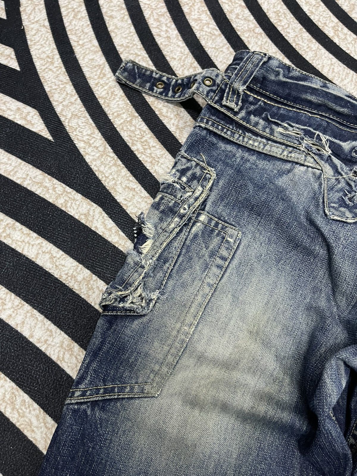 Japanese Brand 2000s CRAZY LEOPARD DENIM JEANS DISTRESSED RARE DESIGN Size US 30 / EU 46 - 22 Thumbnail
