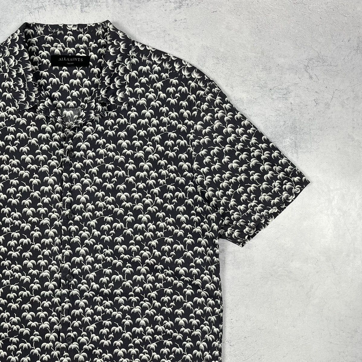 Allsaints AllSaints Salix Palm Print Short Sleeve Button Up Shirt Size US S / EU 44-46 / 1 - 3 Thumbnail