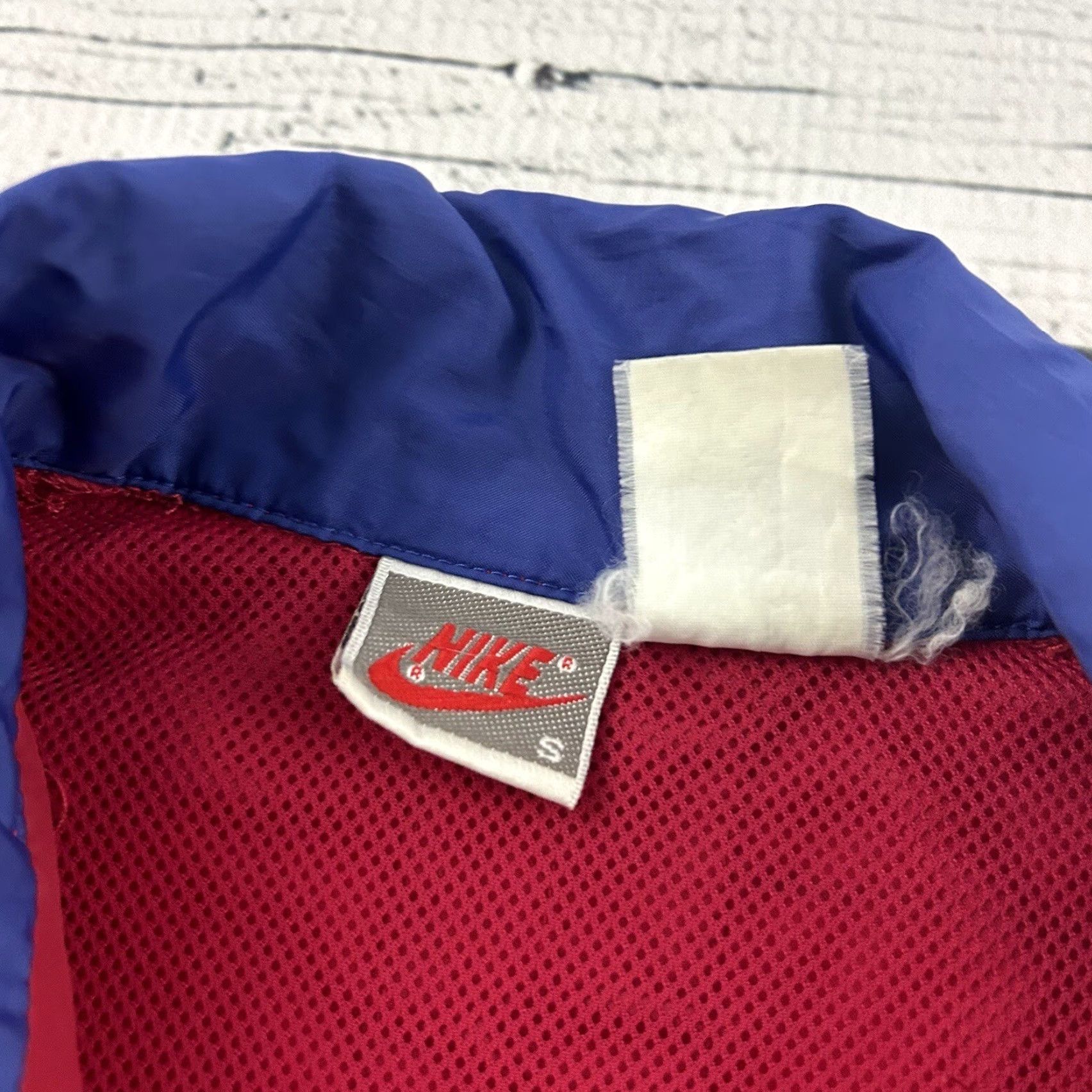 Nike VINTAGE Nike 1/2 Zip Pullover Windbreaker Jacket Men Small Red Nike Windbreaker 1/2 Zip Mens Small Red Size US S / EU 44-46 / 1 - 2 Thumbnail