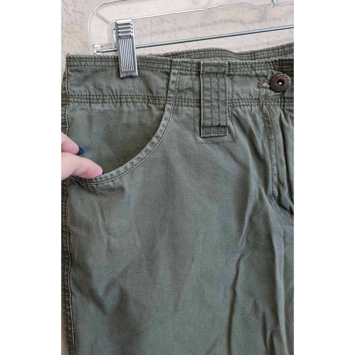 Other Liz Claiborne Army Green Flat Front Roll Tab Hem Shorts 8P Size 30" / US 8 / IT 44 - 2 Thumbnail