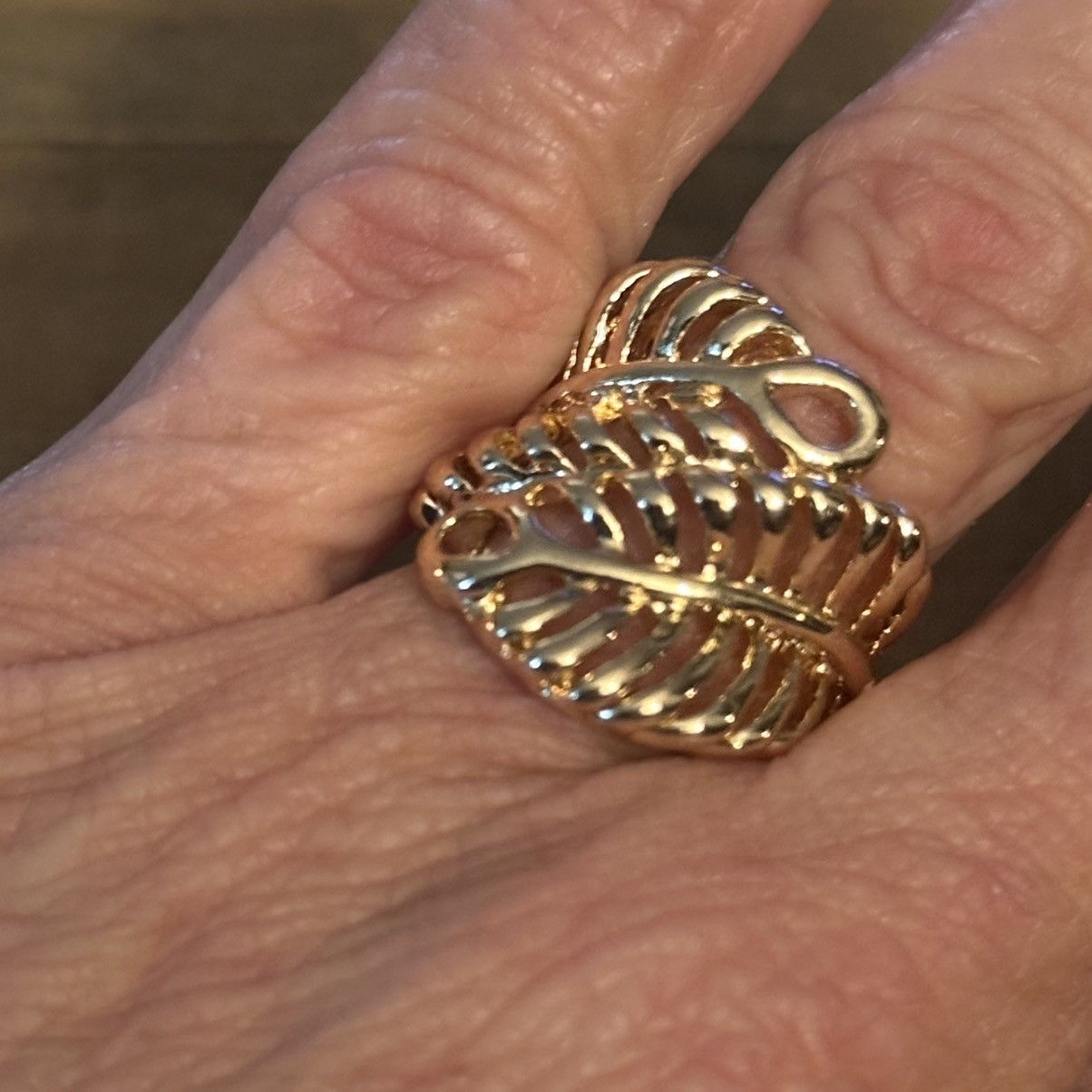 Other Gold tone wrapped filigree leaf ring Size ONE SIZE - 2 Thumbnail