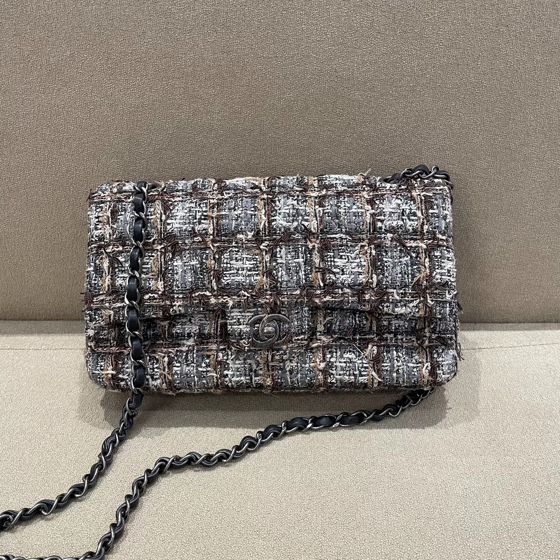 Chanel Pre-loved Bag Very good condition Size ONE SIZE - 1 Thumbnail