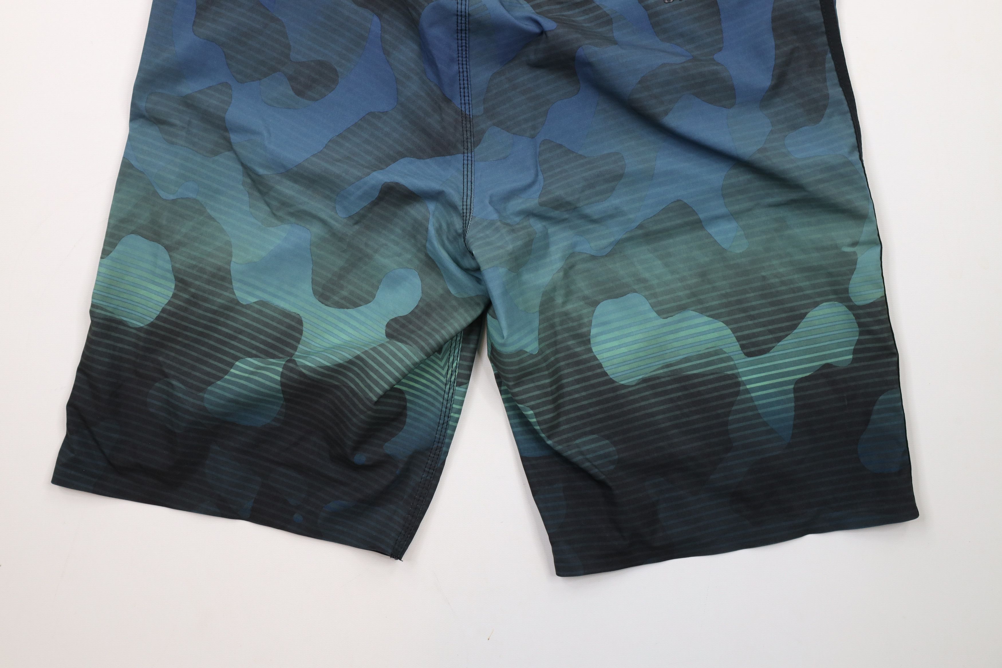 Oakley × Vintage Oakley O Logo Stretch Camouflage Shorts Board Shorts Trunks Size US 33 - 10 Thumbnail