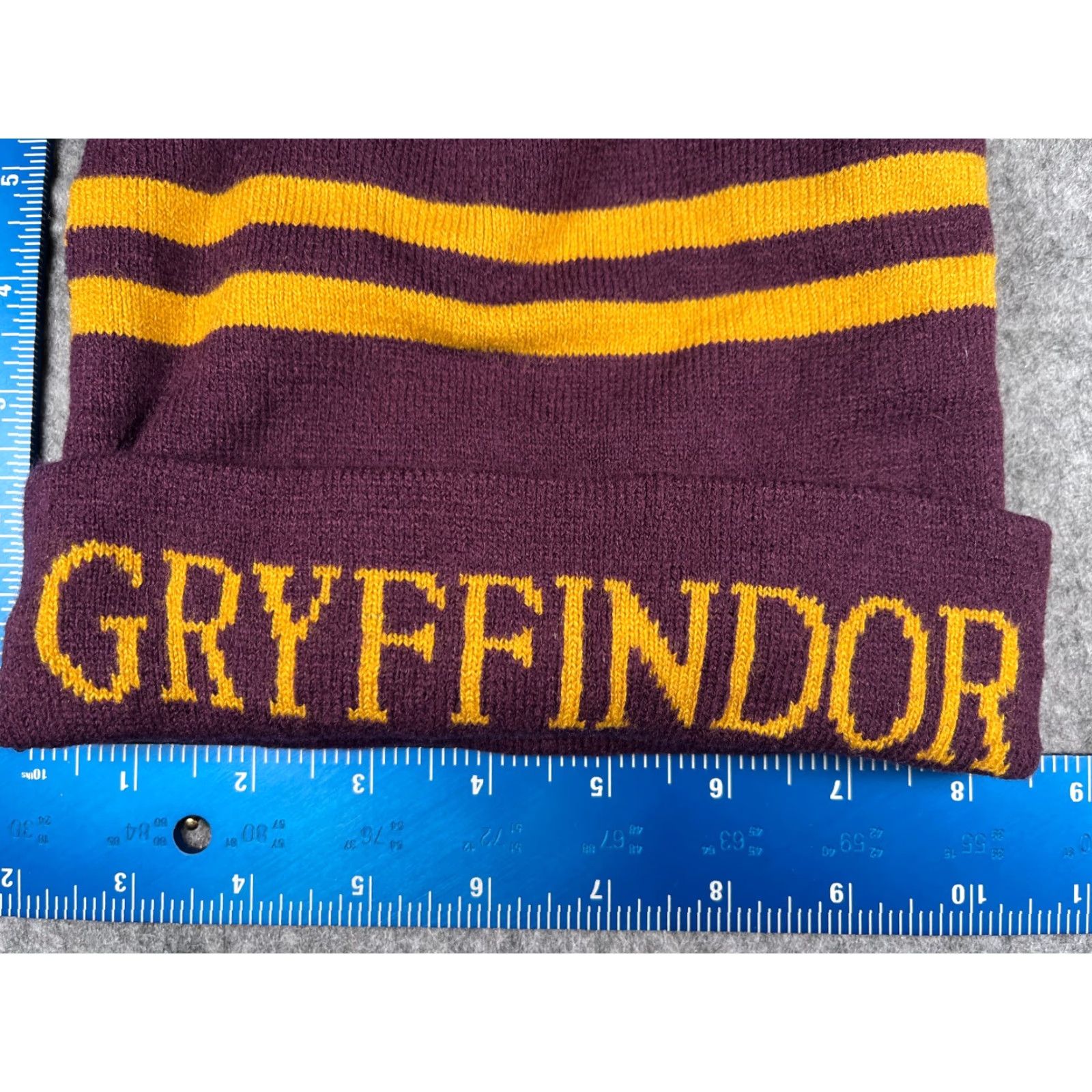 Vintage Gryffindor Harry Potter Beanie Toque Adult One Size Red Yellow Knit Acrylic Ski Hat Men Beanie 90s Logo Winter Fashion Size ONE SIZE - 2 Thumbnail