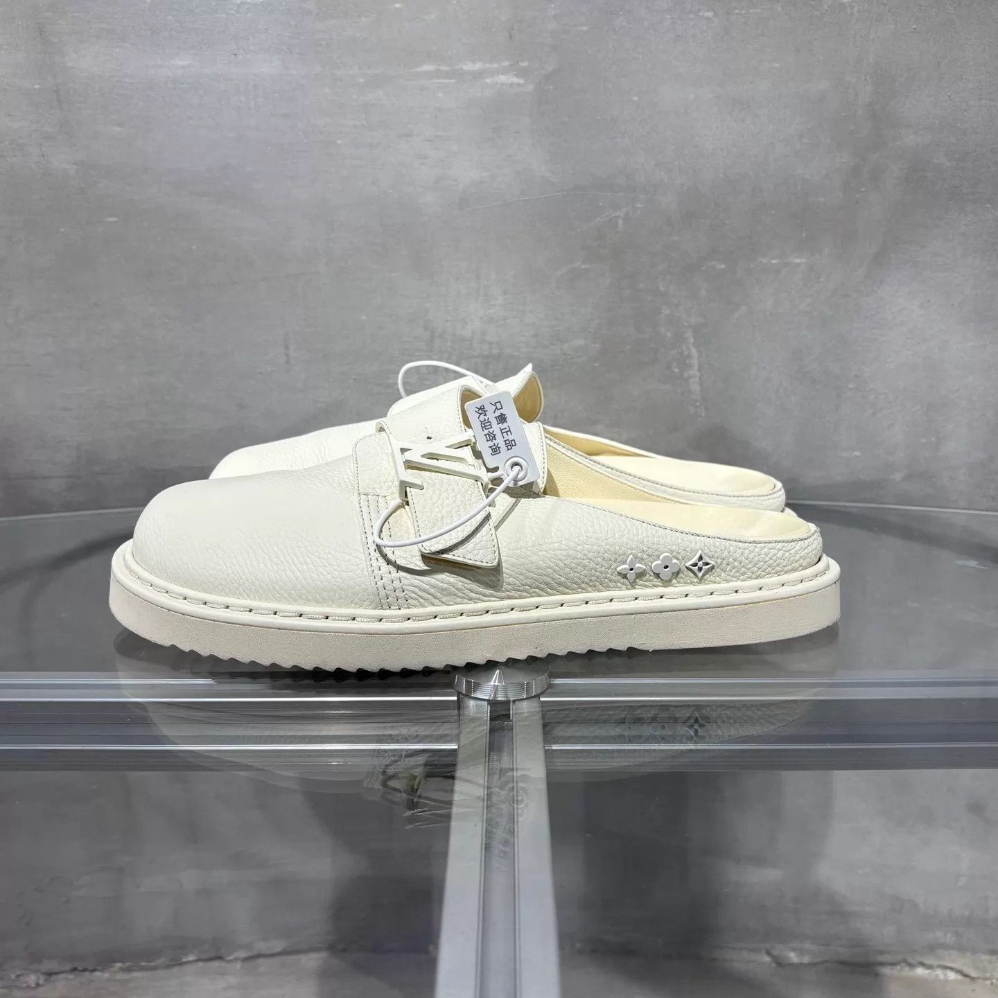 Louis Vuitton LV Easy white mule UK8 Size US 10.5 / IT 40.5 - 3 Thumbnail