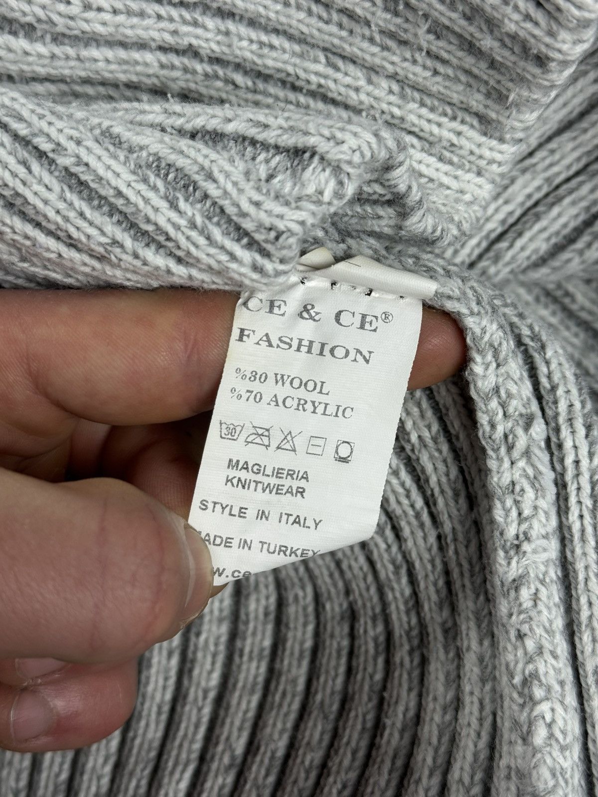 Japanese Brand Vintage japanese brand avant garde sweater pullover knit Size US M / EU 48-50 / 2 - 7 Thumbnail