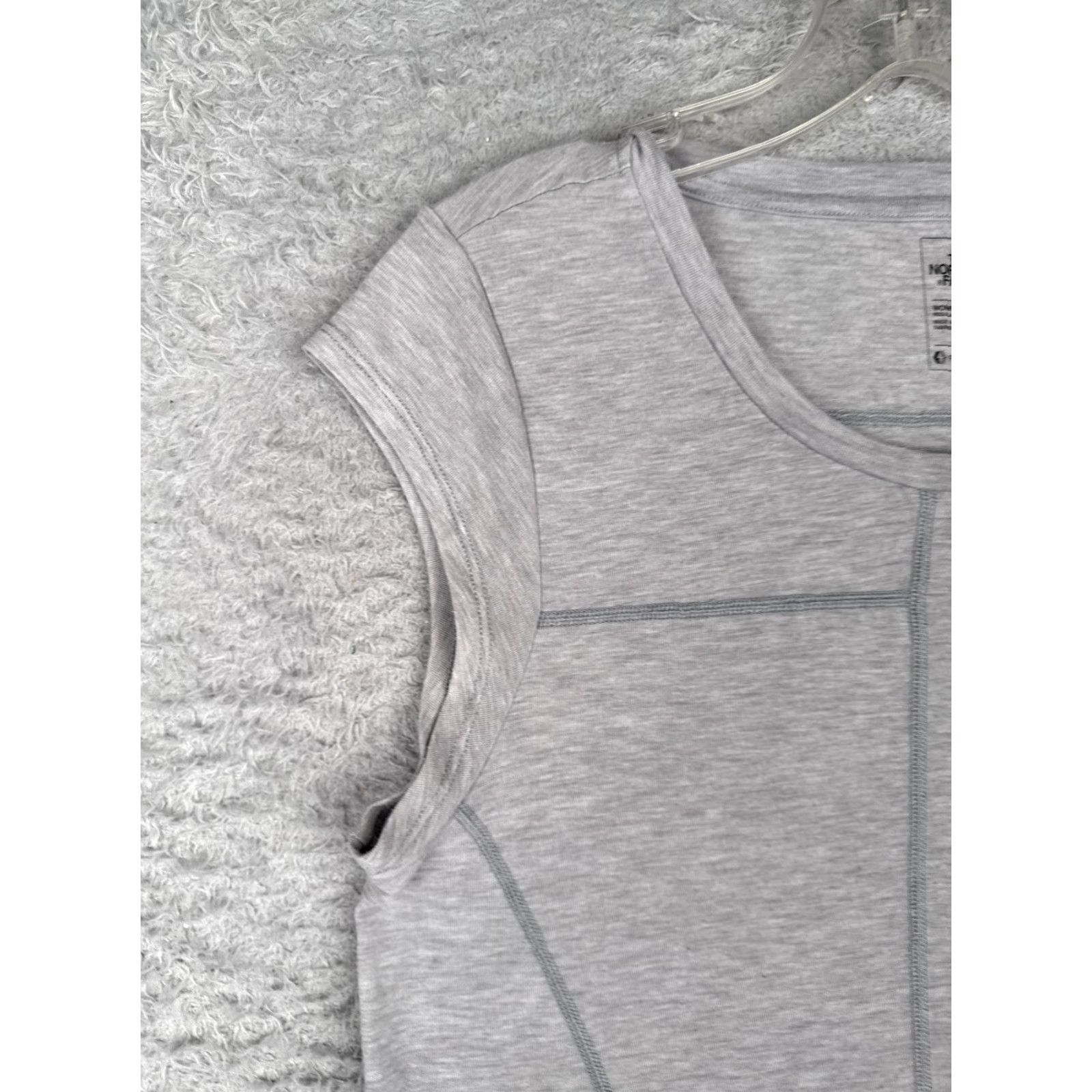 The North Face The North Face Shirt Women S Gray Poly Blend Crew T-Shirt Casual Short Sleeve Size S / US 4 / IT 40 - 3 Thumbnail