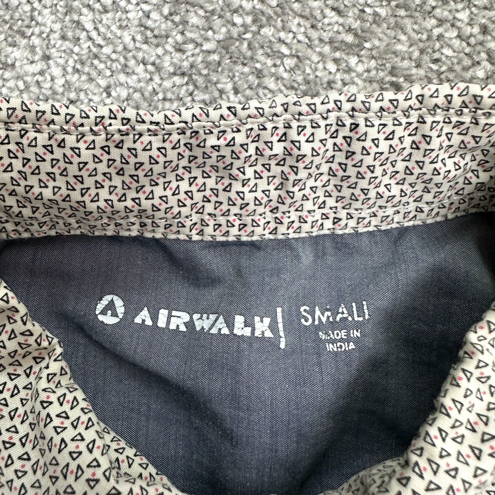 Airwalk AIRWALK Button-Up Shirt Mens Small White Triangle Short Sleeve Casual Knit Cotton Regular Fit Size US S / EU 44-46 / 1 - 5 Thumbnail