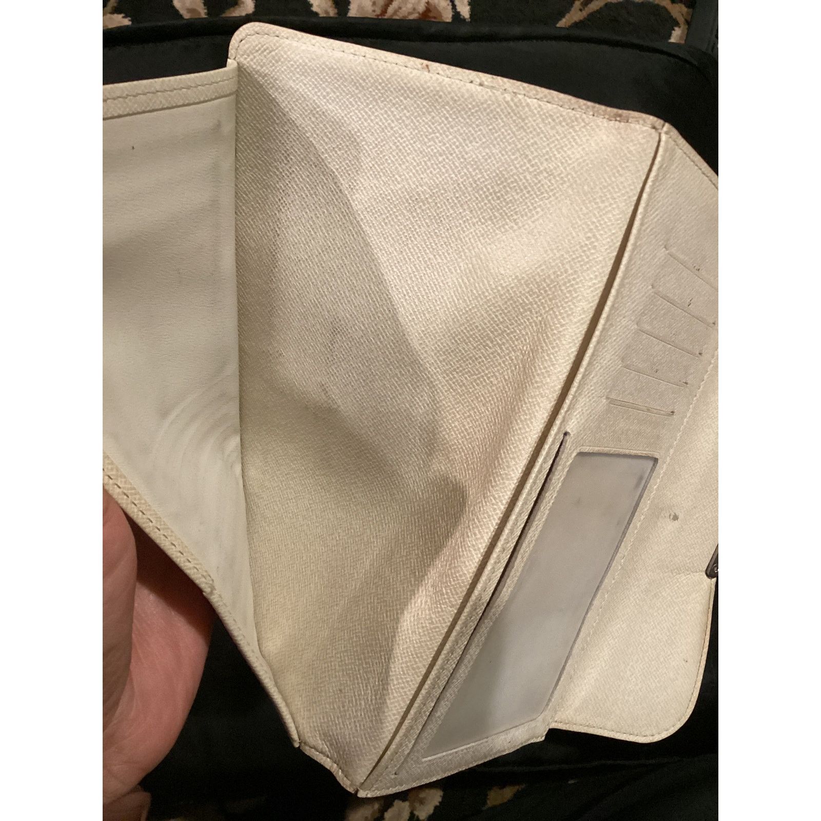 Louis Vuitton Authentic Louis Vuitton Eugenie Wallet in ivory epi leather Size ONE SIZE - 8 Thumbnail