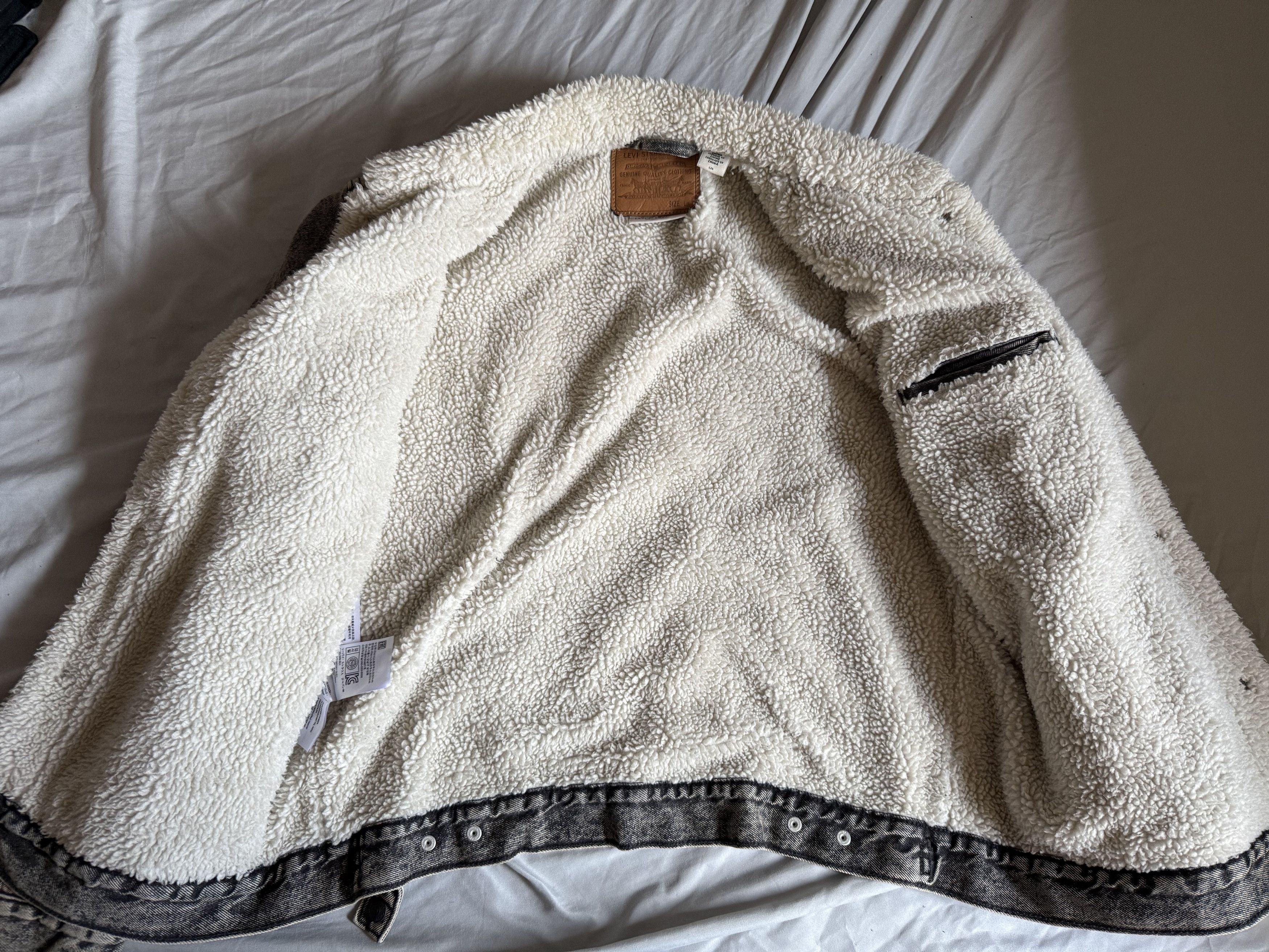 Levi's Levi’s Men’s Sherpa Trucker Jean Jacket Size Large $128 Size US L / EU 52-54 / 3 - 4 Thumbnail