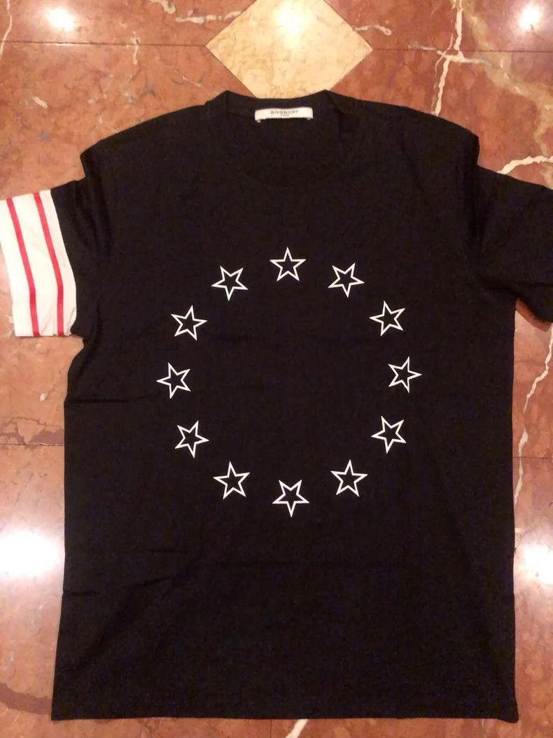 Givenchy Givenchy Men's short sleeve T-shirt Size US L / EU 52-54 / 3 - 1 Thumbnail