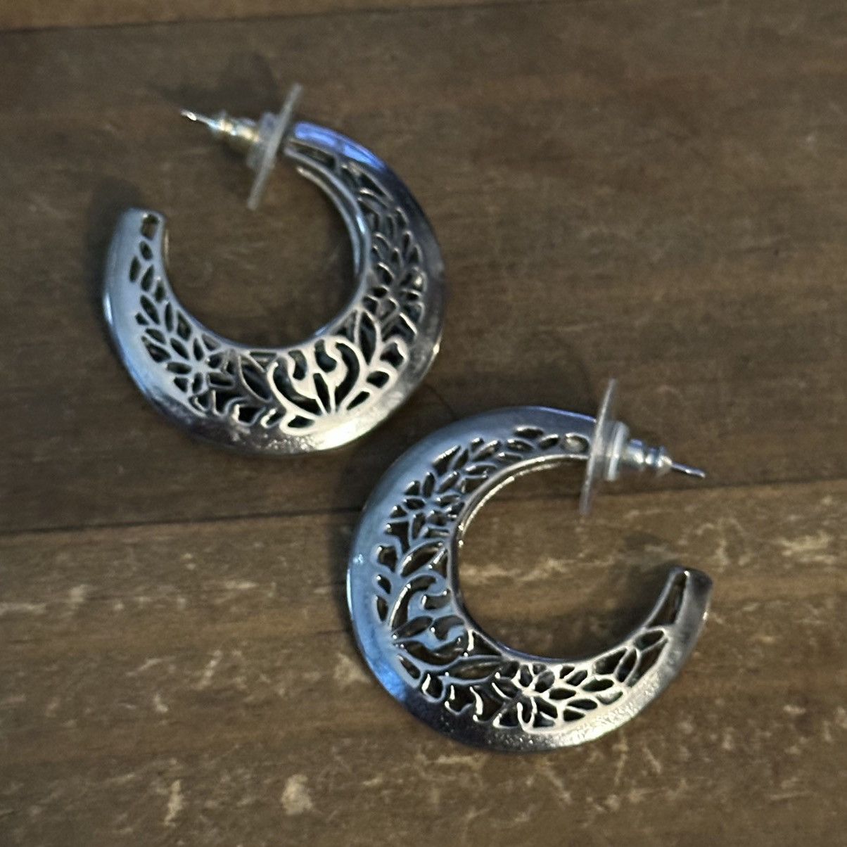 Other Silver tone filigree crescent hoop earrings Size ONE SIZE - 3 Thumbnail