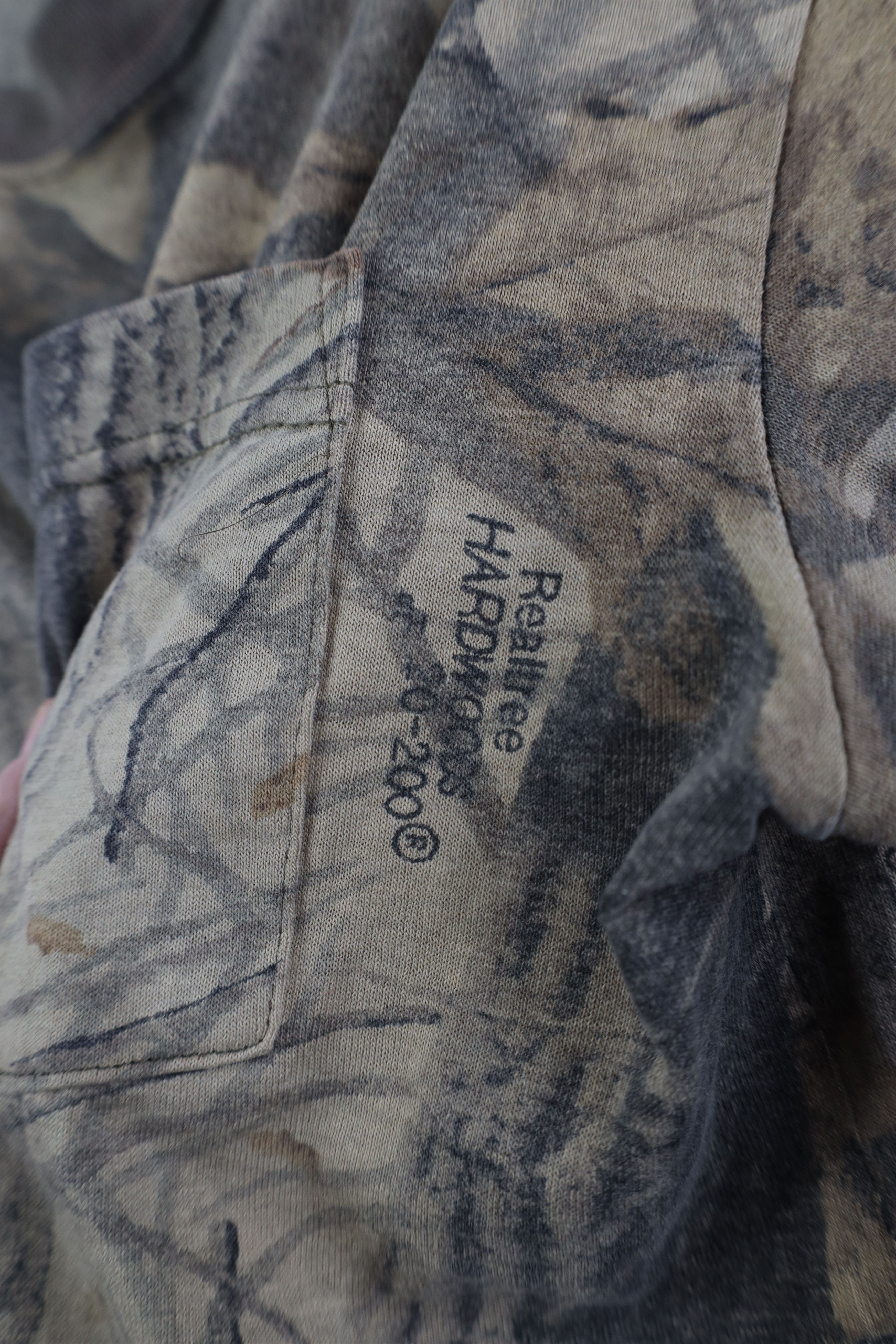 Vintage Vintage 90s Streetwear Realtree Camouflage Pocket T-Shirt Size US L / EU 52-54 / 3 - 6 Thumbnail