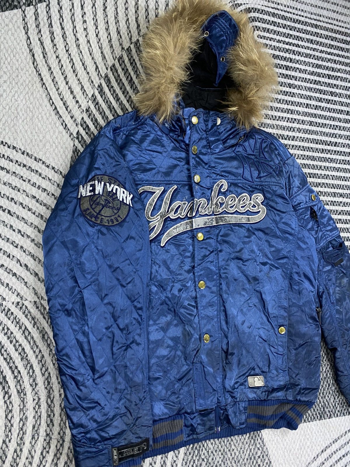 New York Yankees Vintage New York Yankees MLB Faux Fur Hoodie Jacket Size US L / EU 52-54 / 3 - 3 Thumbnail