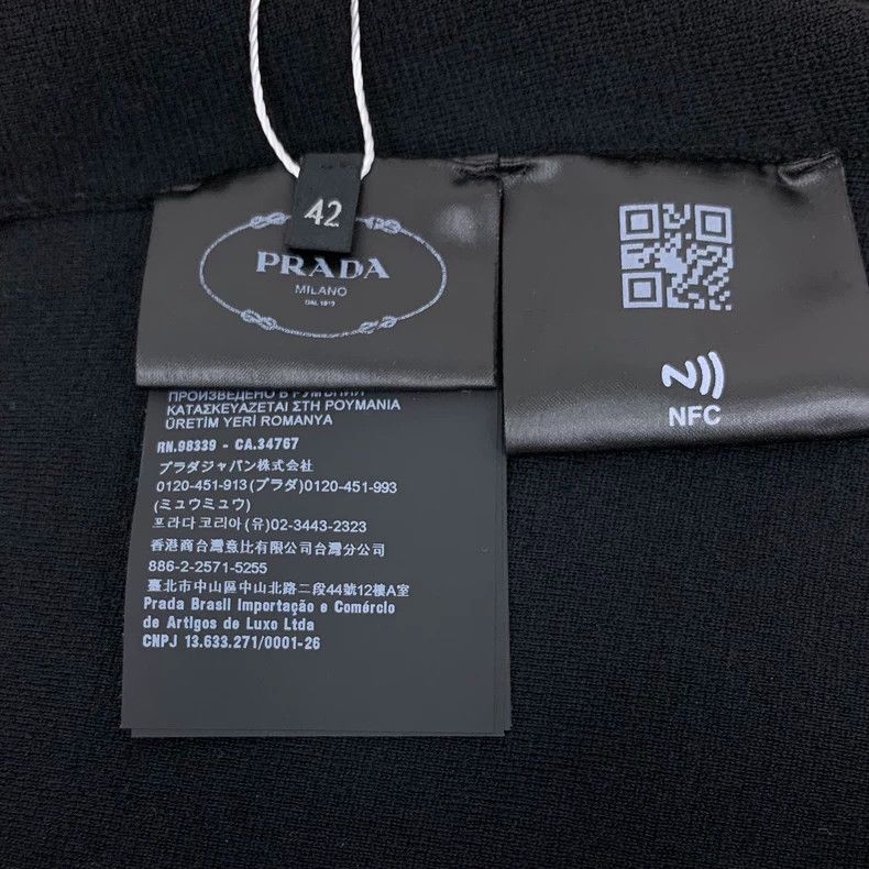 Prada Prada Black triangle label sheep wool stand-up collar zipp Size M / US 6-8 / IT 42-44 - 7 Thumbnail