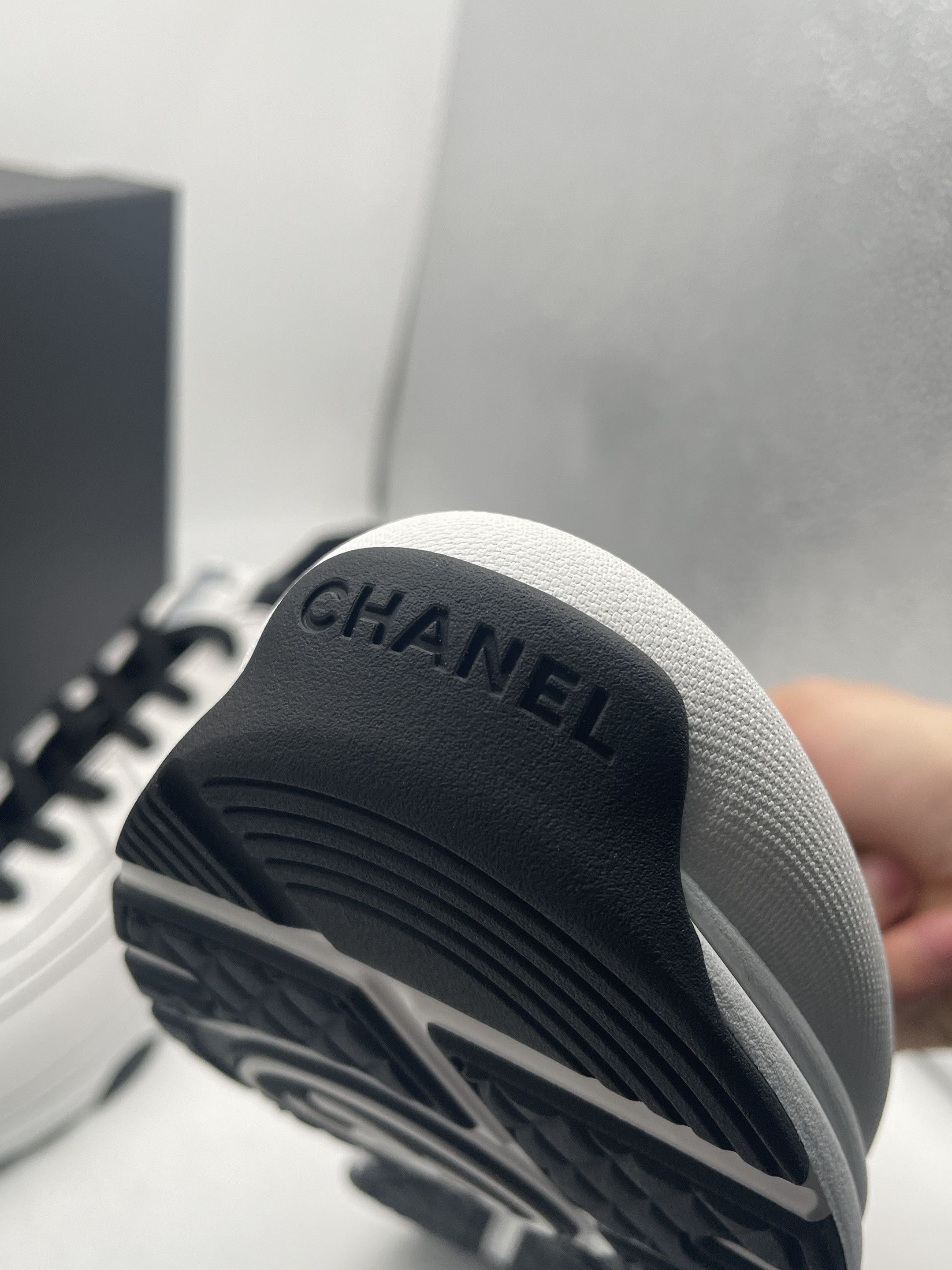 Chanel Chanel 25 Cruise White & Black Cotton Sneakers Size US 9.5 / EU 42-43 - 7 Thumbnail