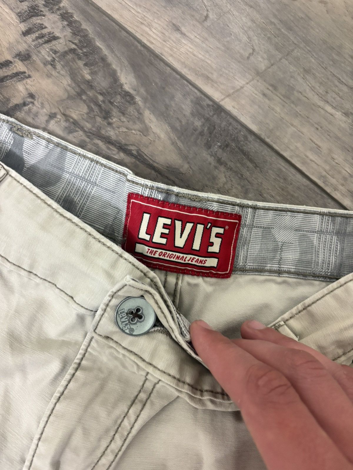 Levi's Vintage Beige Levi Oversized Shorts Size US 34 / EU 50 - 2 Thumbnail