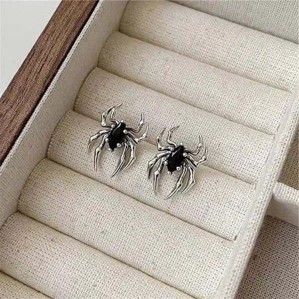 Designer × Jewelry Black Spider Stud Earrings Size ONE SIZE - 2 Thumbnail
