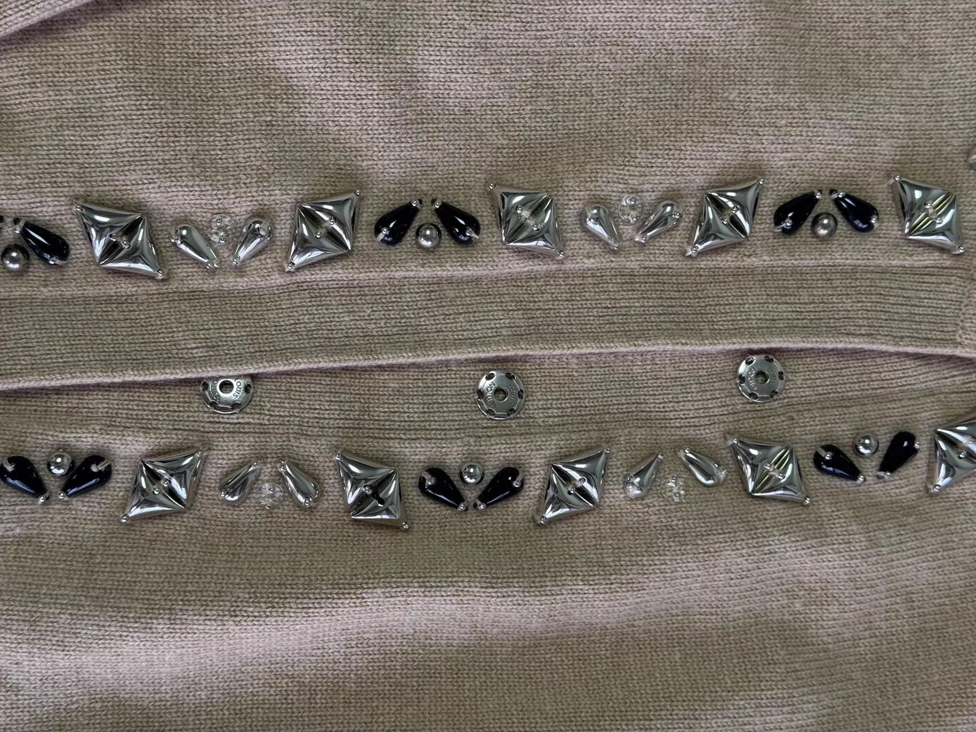 Louis Vuitton LV Runway Cashmere Cardigan Authentic Size L Size L / US 10 / IT 46 - 3 Thumbnail