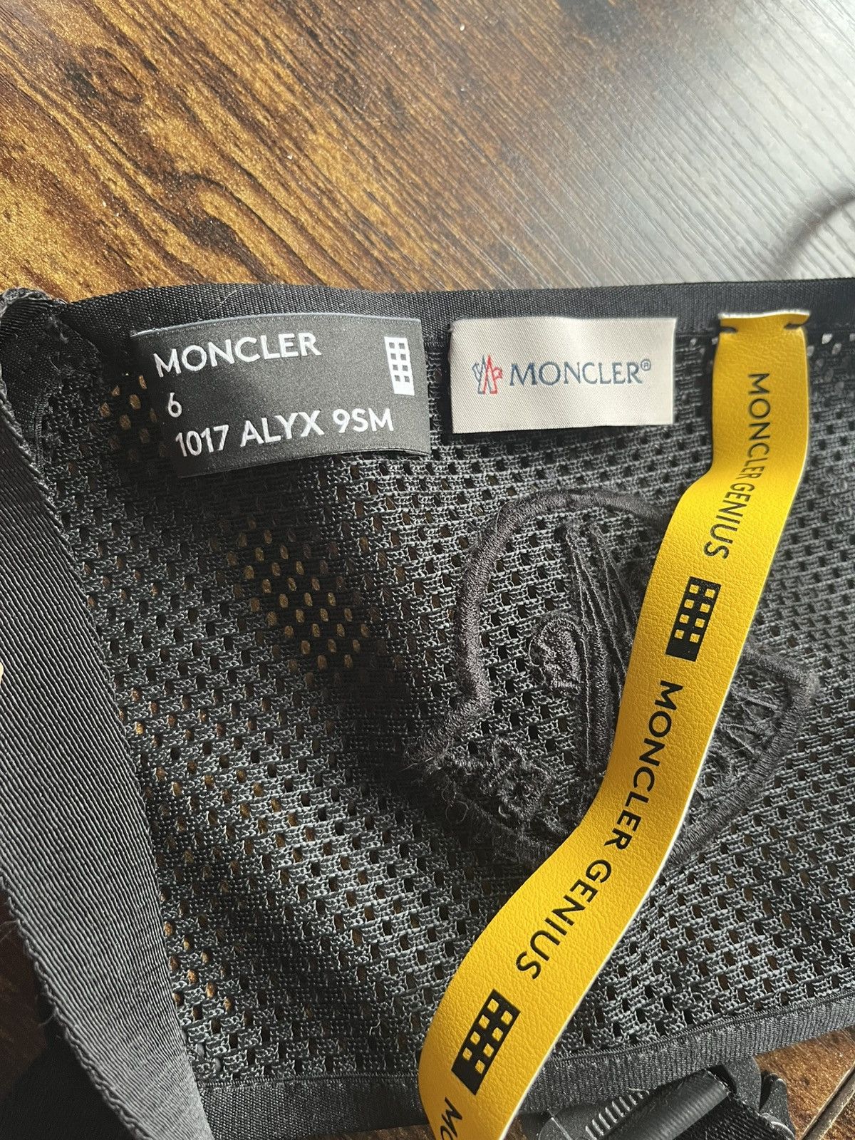 1017 ALYX 9SM × Moncler Genius Black Hand Warmer Vest Pouch Size ONE SIZE - 2 Thumbnail