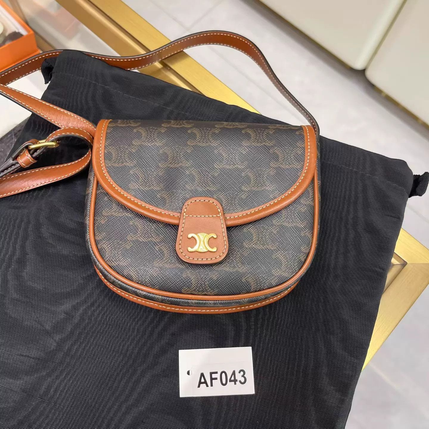 Celine CELINE Besace 16 Mini Saddle Bag Near New 15x13x4 AF043 Size ONE SIZE - 1 Thumbnail