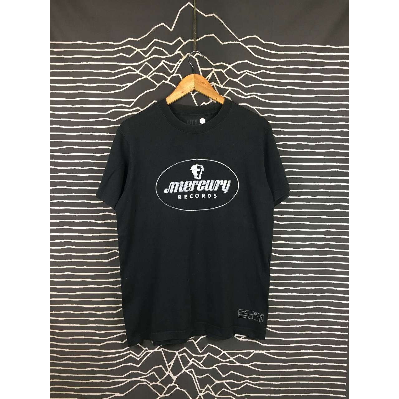 Japanese Brand × Uniqlo Uniqlo X Mercury Records Spell Out Logo Tee Size US M / EU 48-50 / 2 - 2 Thumbnail