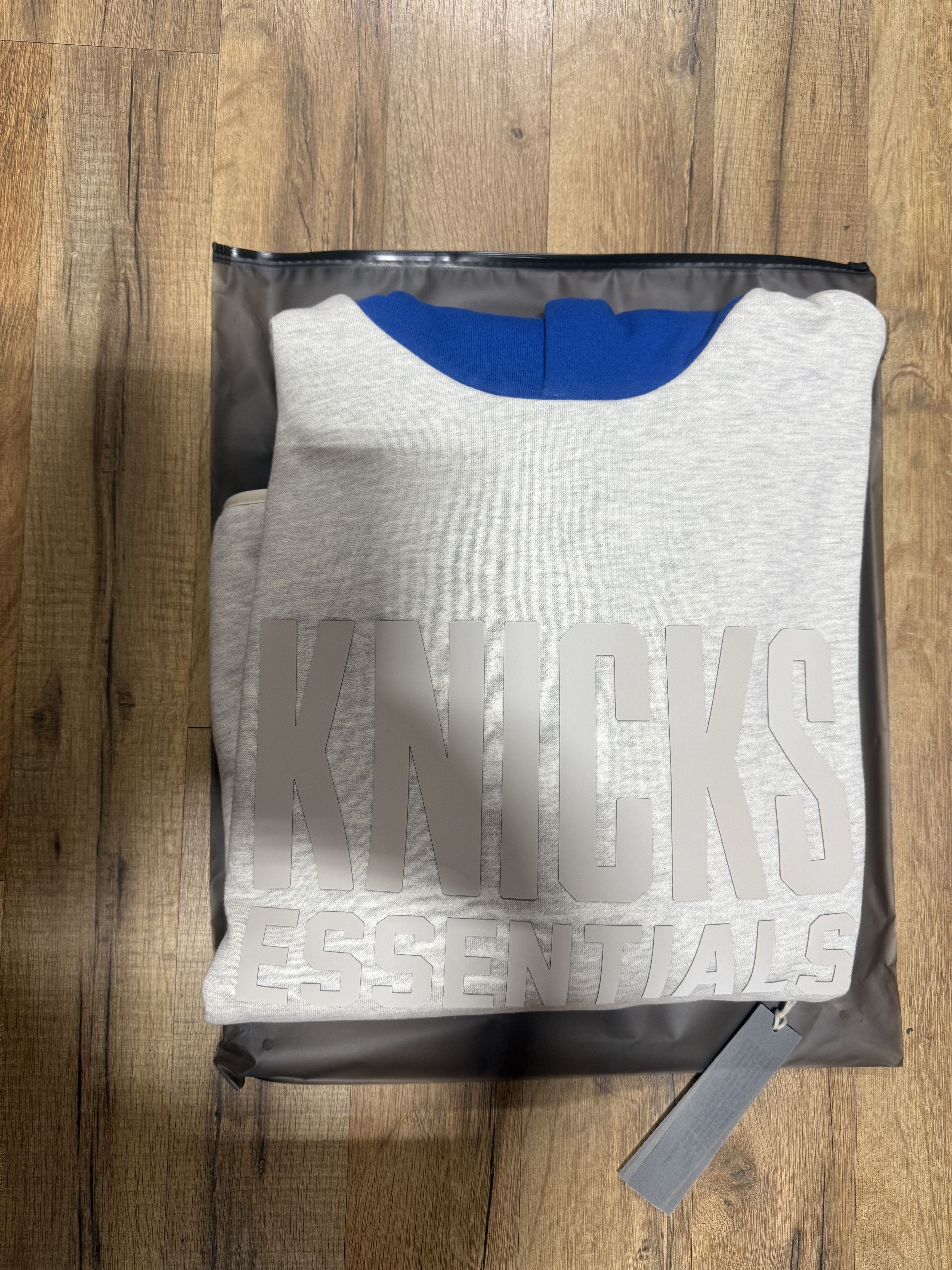 Fear of God × NBA Fear of God Essentials NBA Knicks Hoodie Light Heather (S) Size US S / EU 44-46 / 1 - 4 Thumbnail